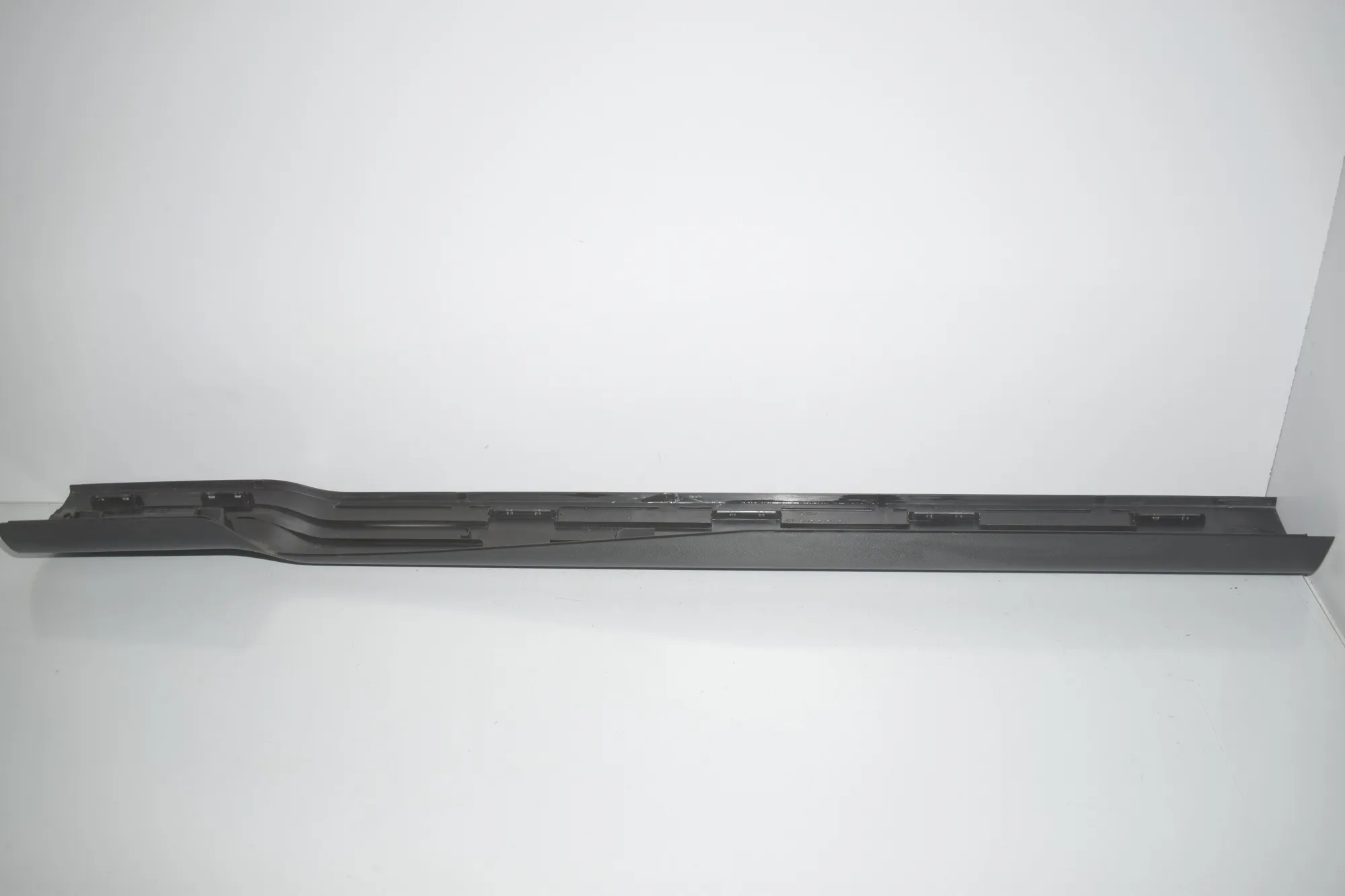 Front Left Interior Step Trim – OEM 7272379 · BMW i3 (I01) Electric 2019 – 3