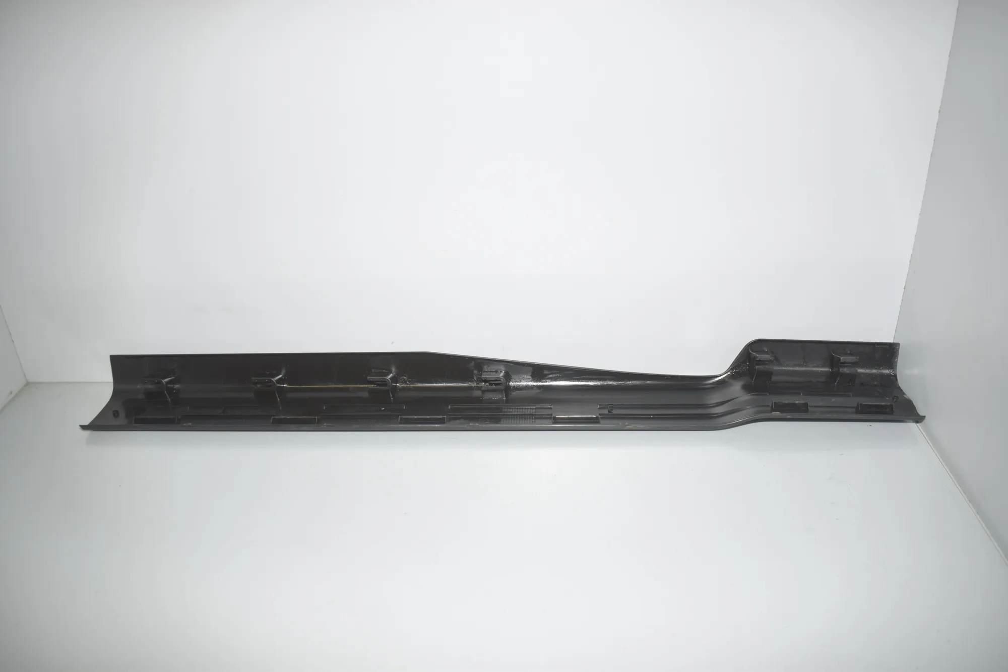 Front Left Interior Step Trim – OEM 7272379 · BMW i3 (I01) Electric 2019 – 4
