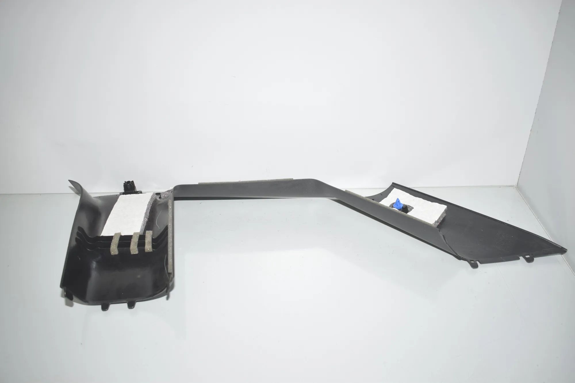 Rear Left Pillar Trim – OEM 7275669 · BMW i3 (I01) Electric 2019 – 4