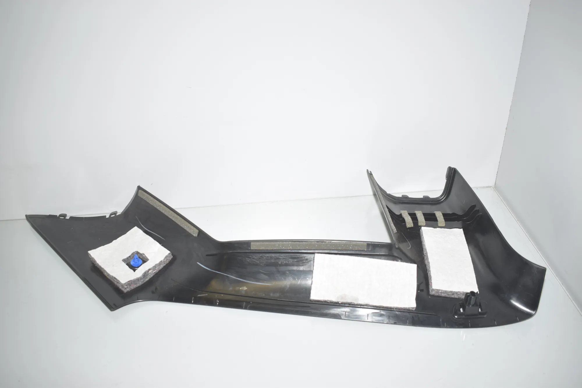 Rear Left Pillar Trim – OEM 7275669 · BMW i3 (I01) Electric 2019 – 2