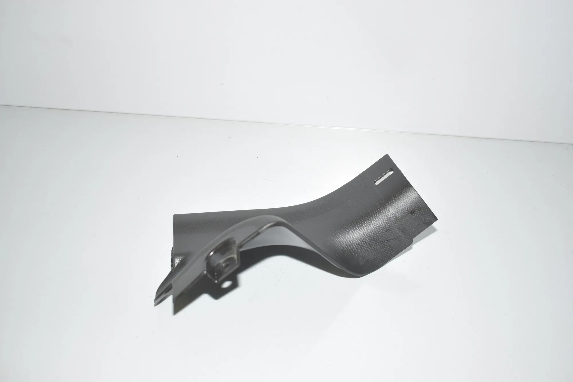 Rear Left Interior Step Trim – OEM 7272381 · BMW i3 (I01) Electric 2019 – 2