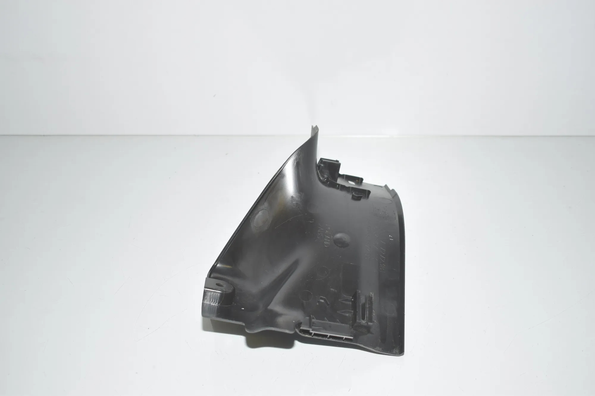 Rear Left Interior Step Trim – OEM 7272381 · BMW i3 (I01) Electric 2019 – 3