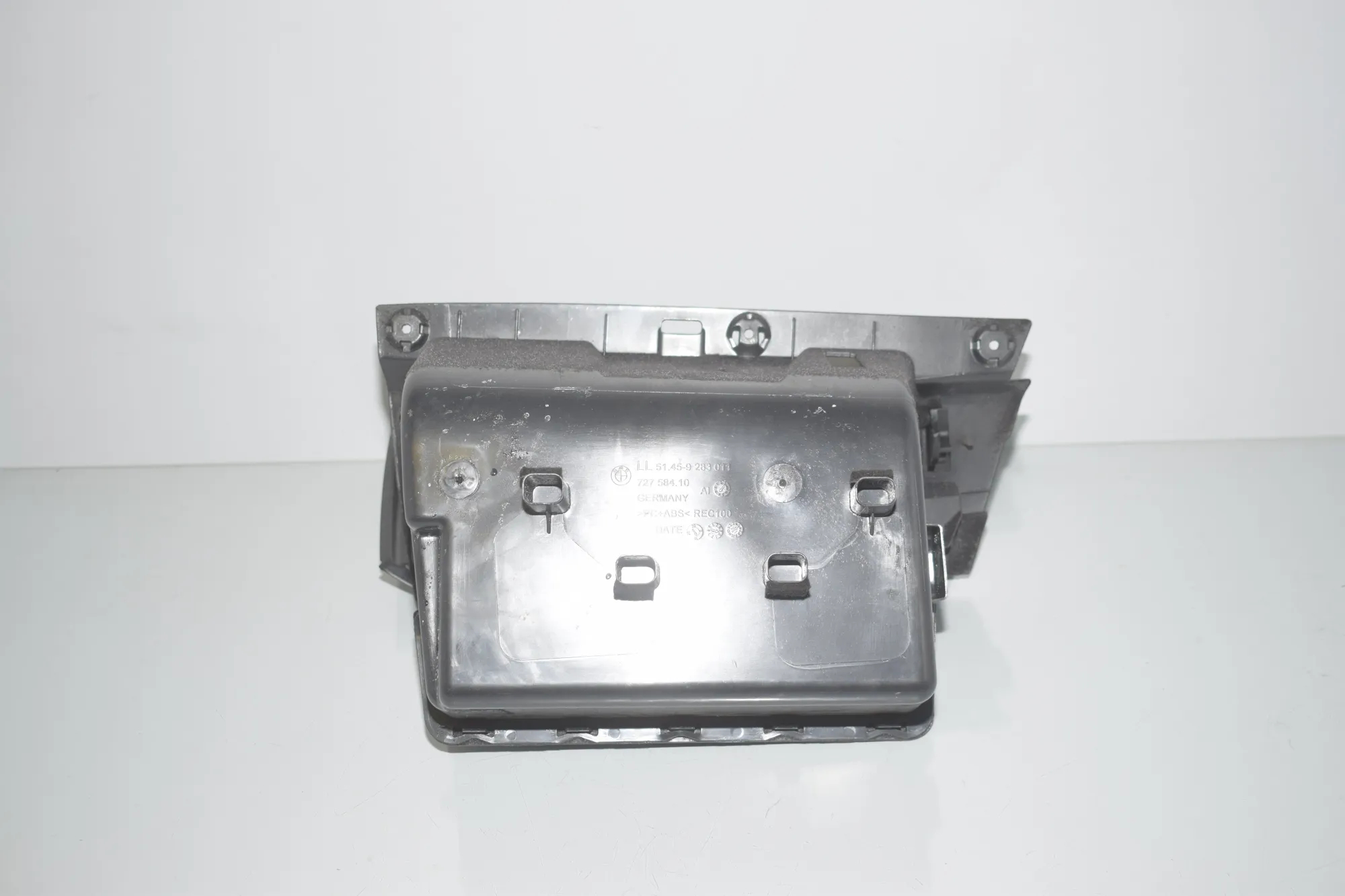 Glove Compartment – OEM 9283011 · BMW i3 (I01) Electric 2019 – 3