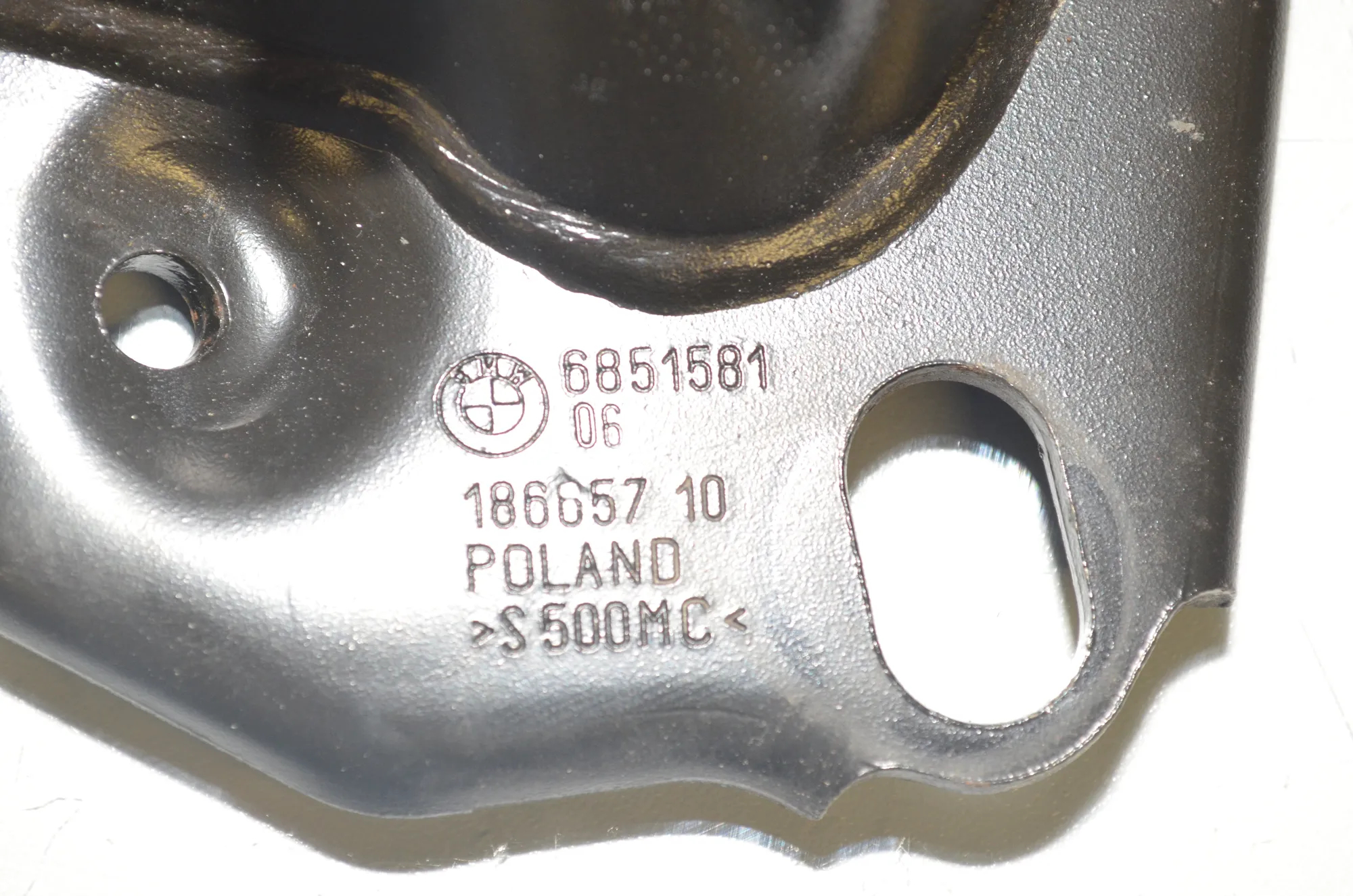 Bracket – OEM 6851581 · BMW X1 (F48) xDrive 20 i 2019 – 4