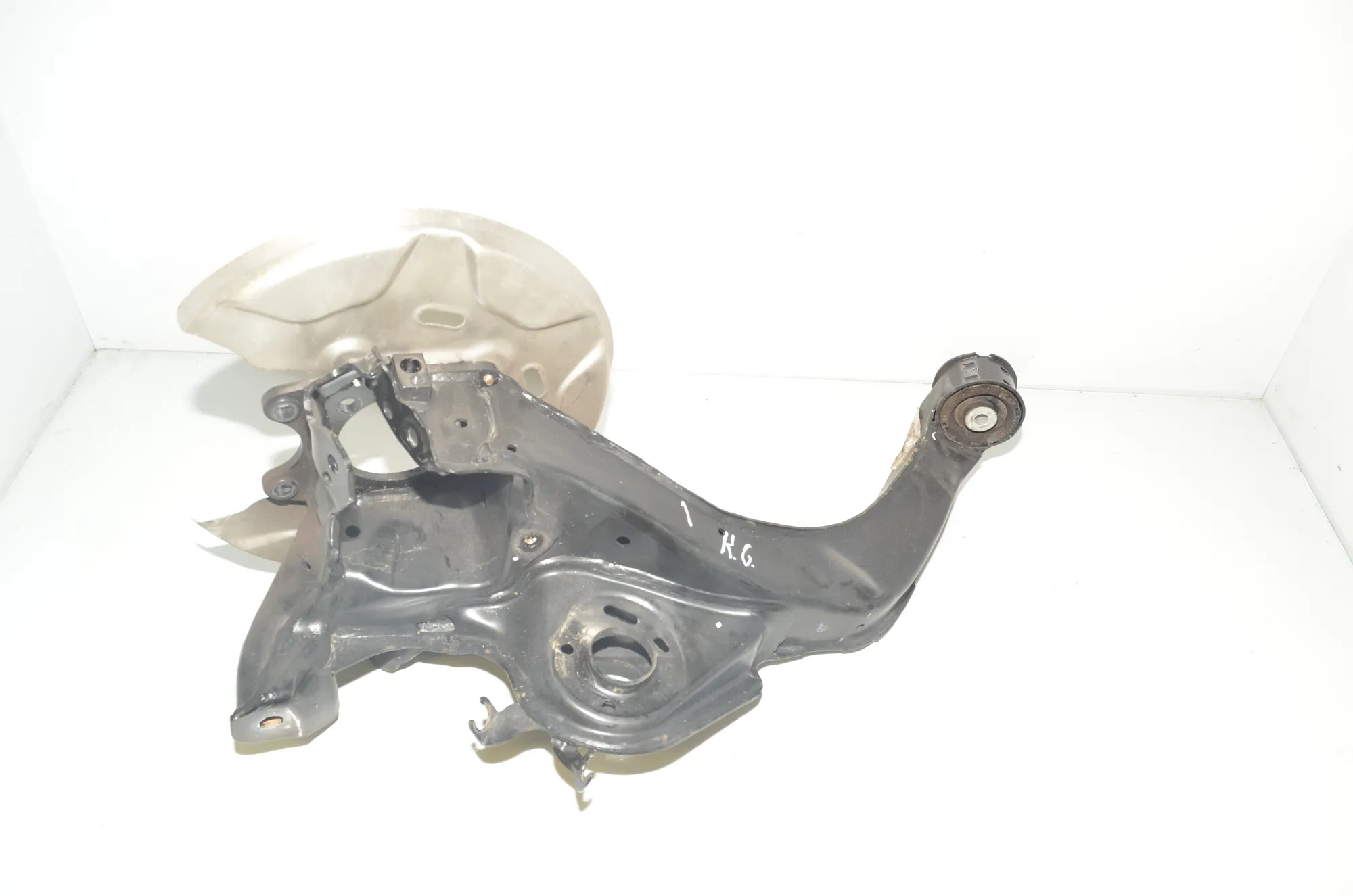 Rear Left Wheel Hub Spindle – OEM 6898963 · BMW X1 (F48) xDrive 20 i 2019