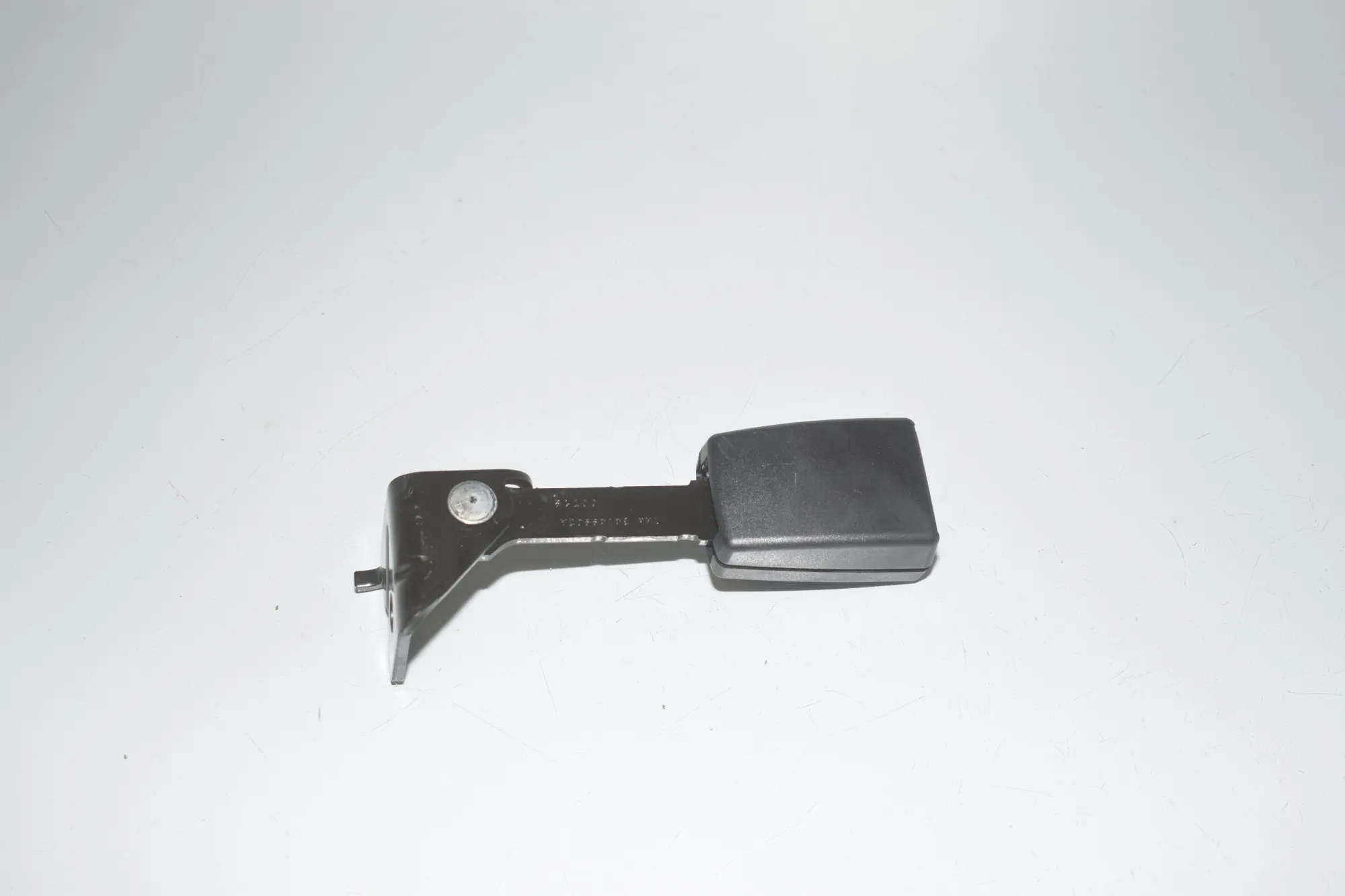 Rear Left Seat Buckle – OEM 7347725 · BMW i3 (I01) Electric 2019 – 3