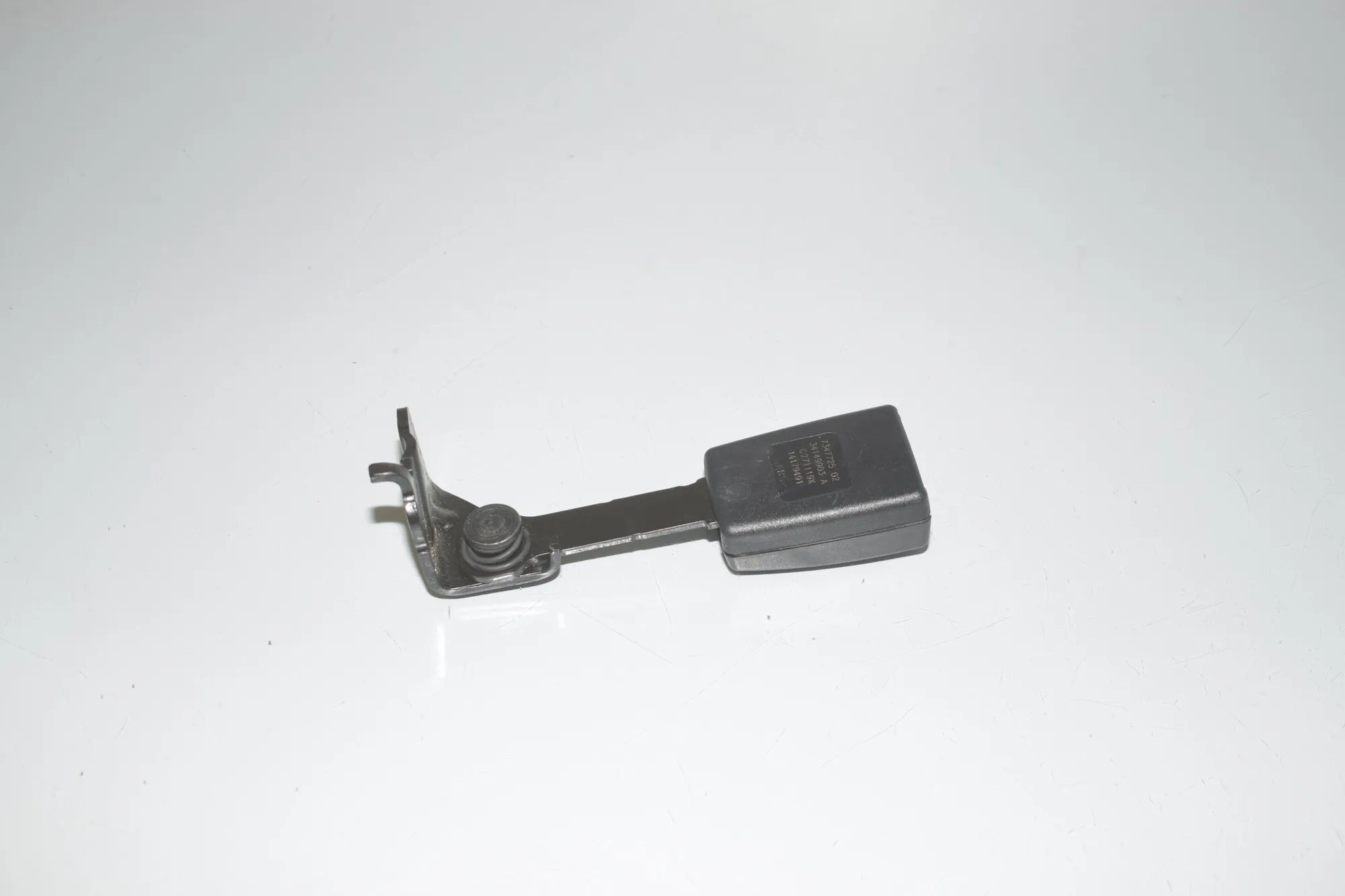 Rear Left Seat Buckle – OEM 7347725 · BMW i3 (I01) Electric 2019 – 2