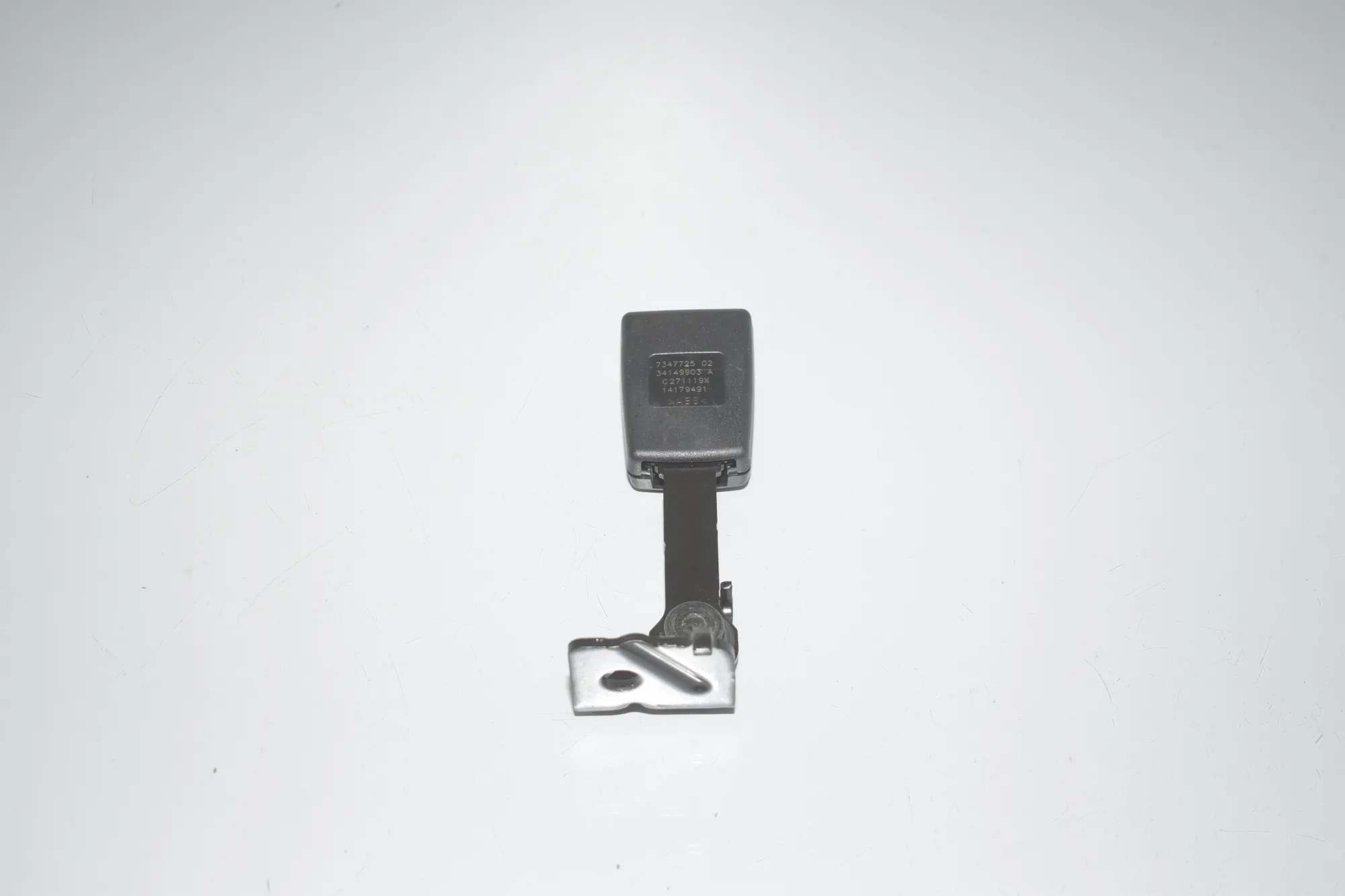 Rear Left Seat Buckle – OEM 7347725 · BMW i3 (I01) Electric 2019