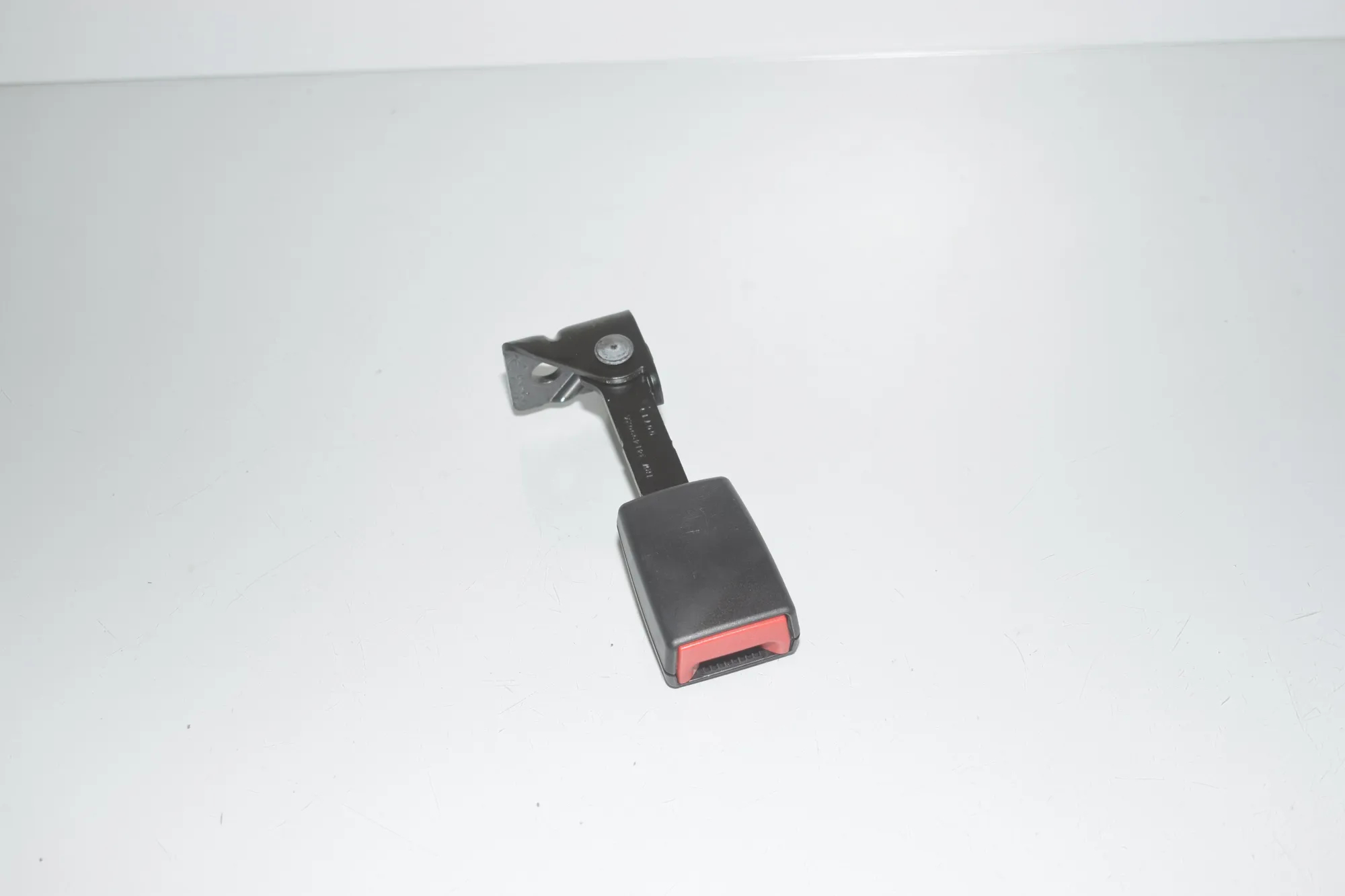 Rear Left Seat Buckle – OEM 7347725 · BMW i3 (I01) Electric 2019 – 4