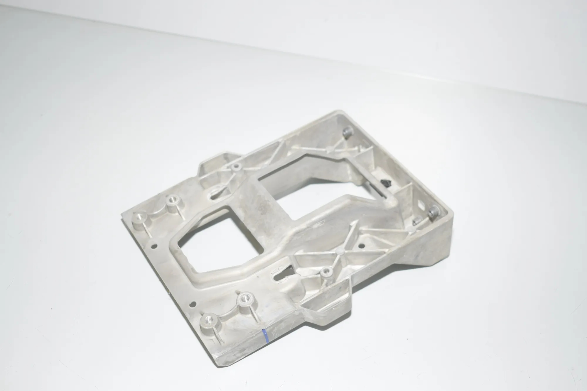 Bracket – OEM 8500590 · BMW i3 (I01) Electric 2019 – 4