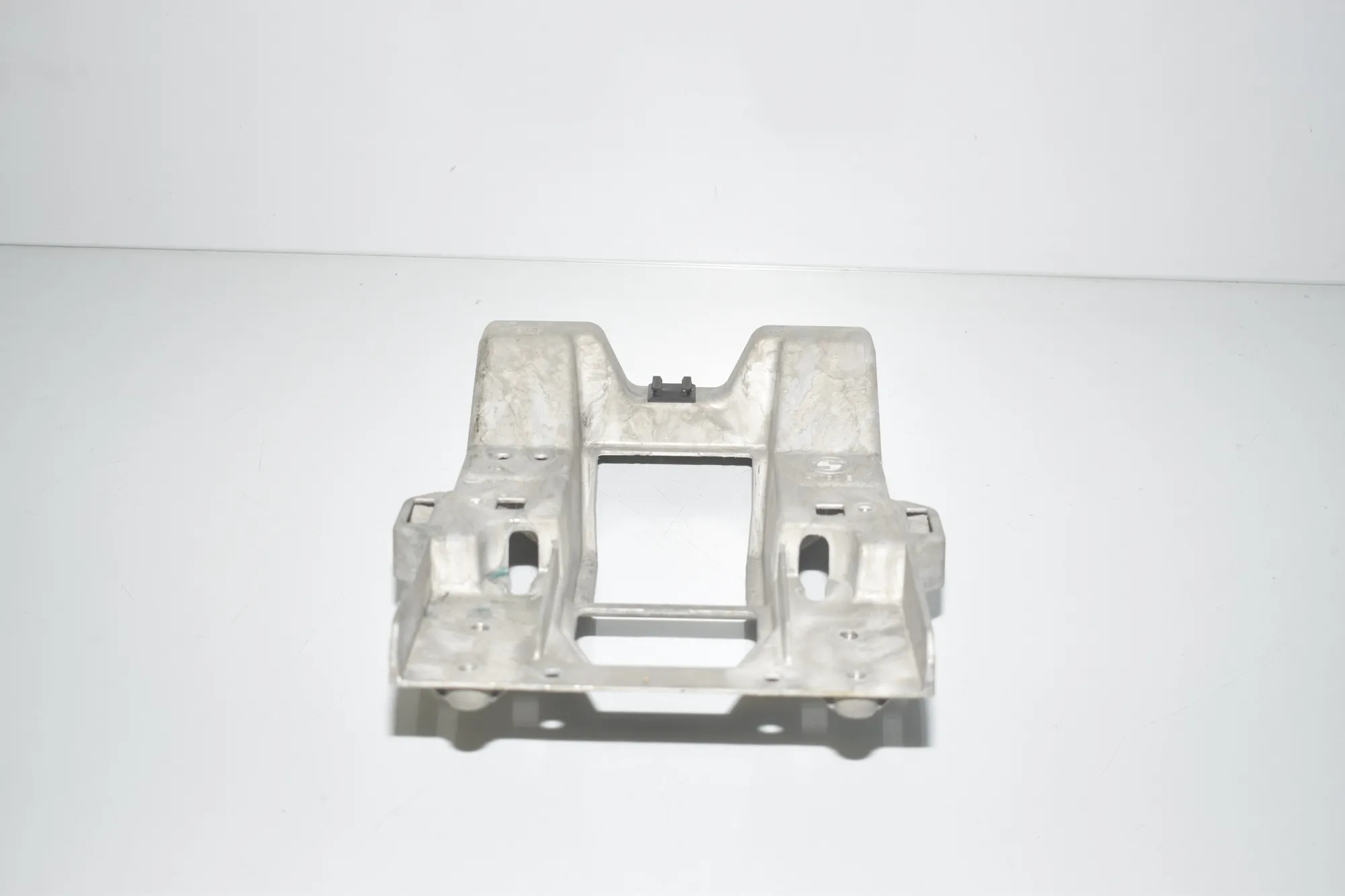 Bracket – OEM 8500590 · BMW i3 (I01) Electric 2019