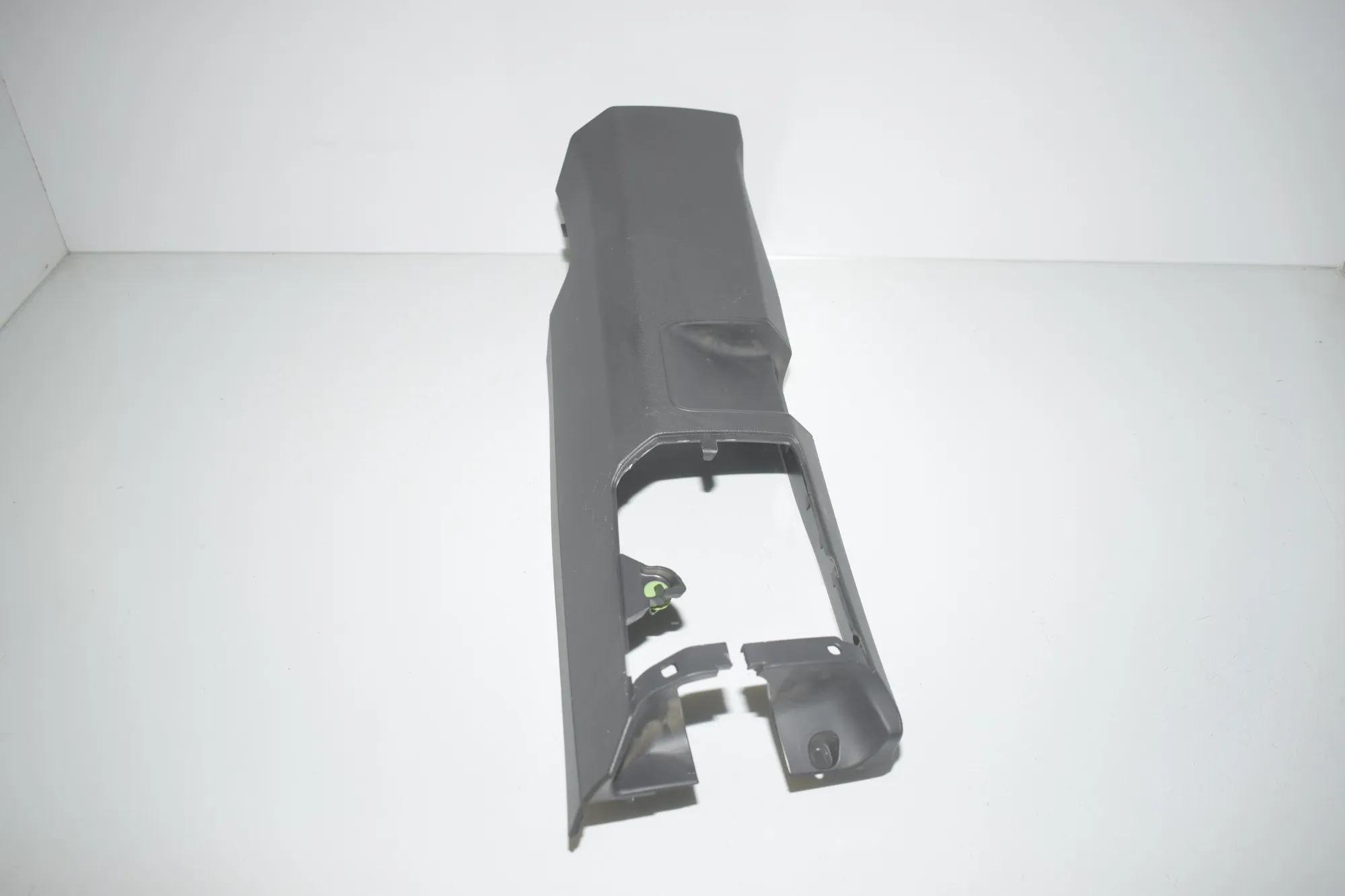 Right Side B Pillar Trim – OEM 7287936 · BMW i3 (I01) Electric 2019 – 2