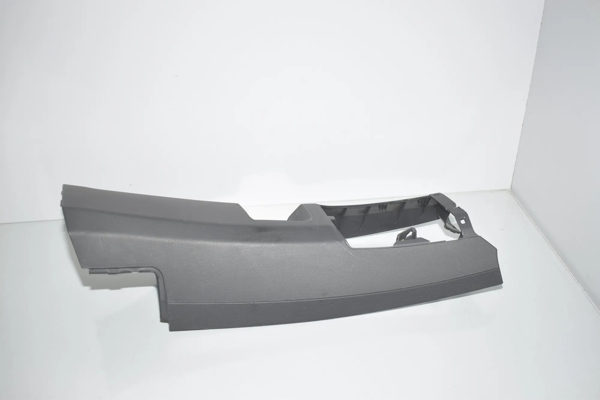 Right Side B Pillar Trim – OEM 7287936 · BMW i3 (I01) Electric 2019 – 3