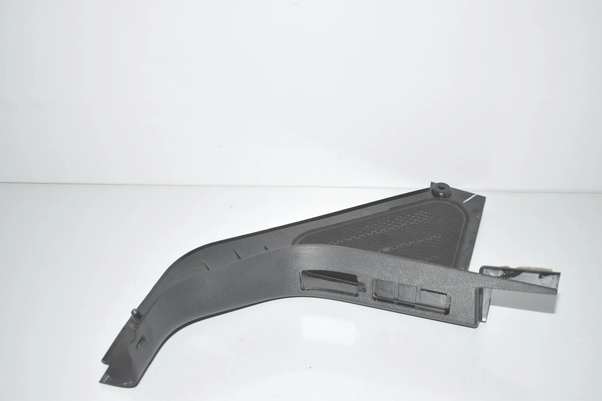 Front Left Interior Step Trim – OEM 7272417 · BMW i3 (I01) Electric 2019 – 3