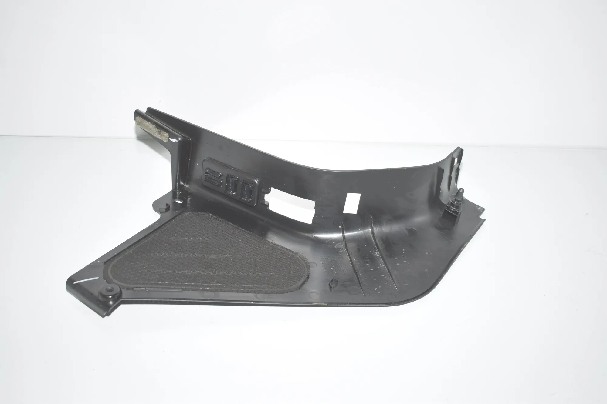 Front Left Interior Step Trim – OEM 7272417 · BMW i3 (I01) Electric 2019 – 4