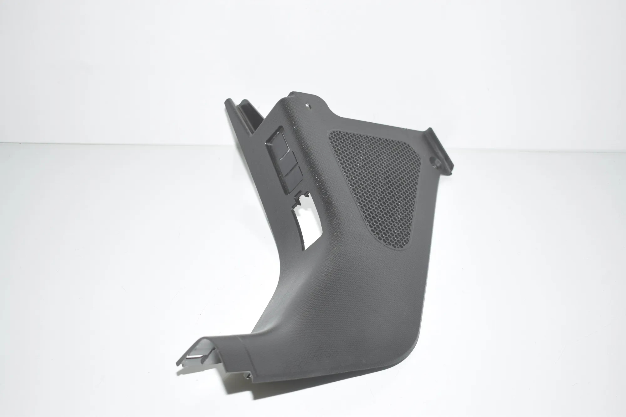 Front Left Interior Step Trim – OEM 7272417 · BMW i3 (I01) Electric 2019 – 2