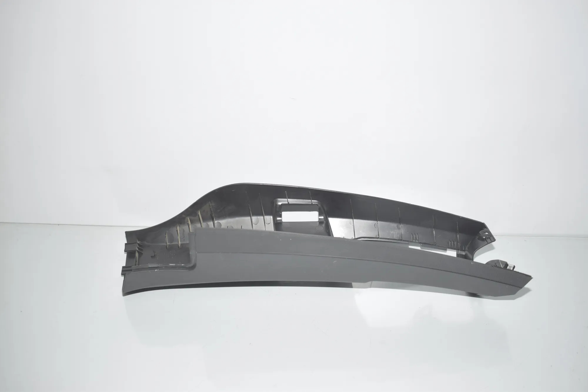 Left Side B Pillar Trim – OEM 7287935 · BMW i3 (I01) Electric 2019 – 3