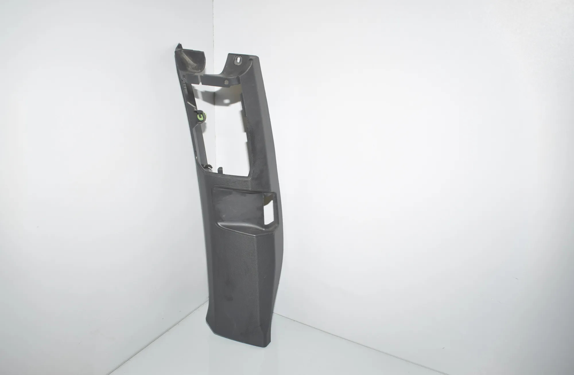 Left Side B Pillar Trim – OEM 7287935 · BMW i3 (I01) Electric 2019 – 4