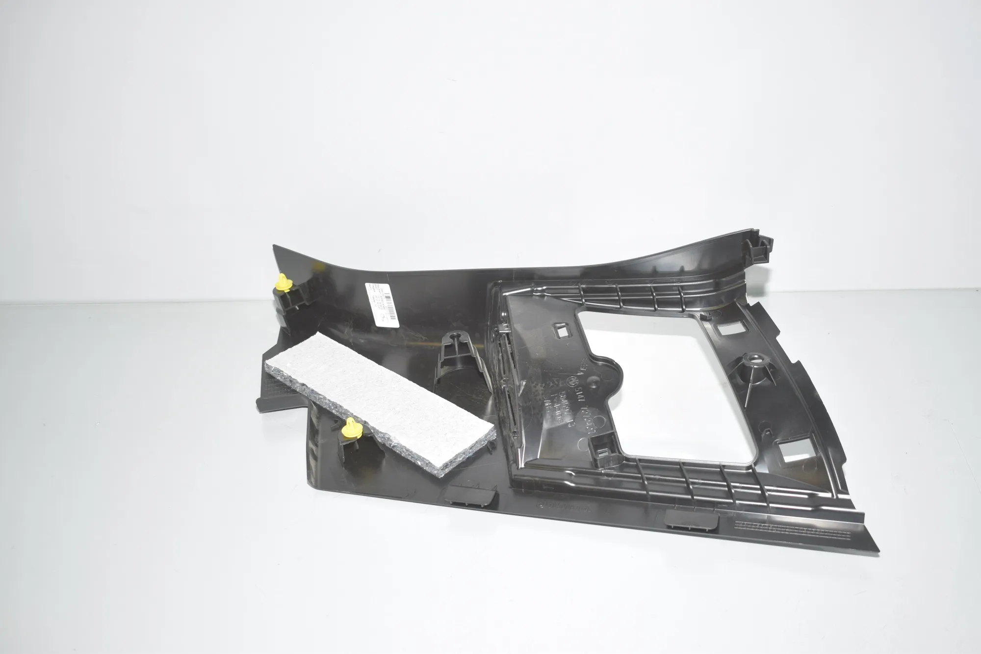 Rear Left Pillar Trim – OEM 7272427 · BMW i3 (I01) Electric 2019 – 4