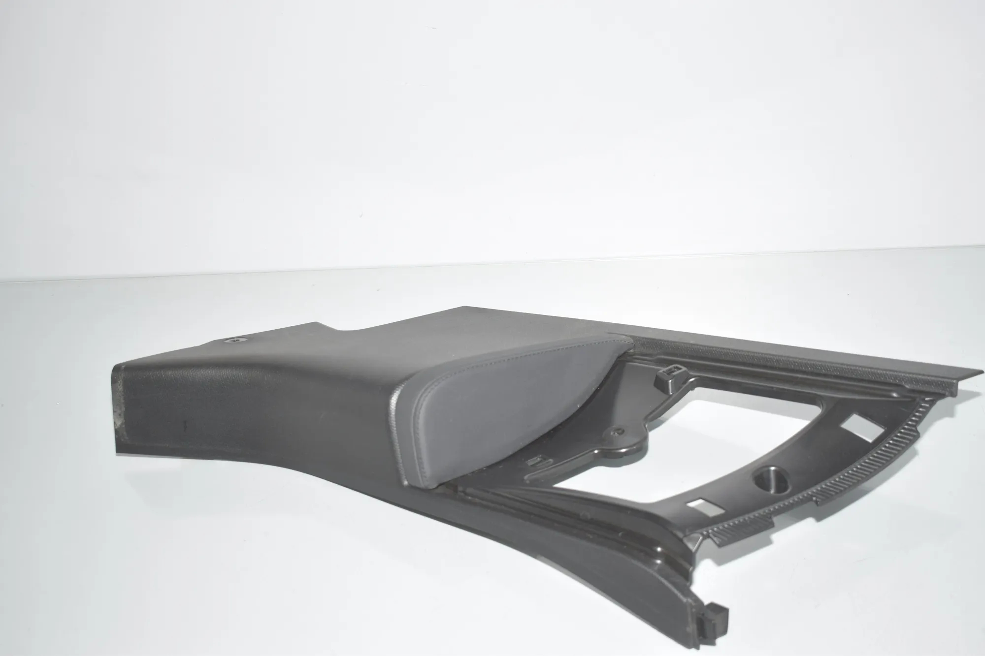 Rear Left Pillar Trim – OEM 7272427 · BMW i3 (I01) Electric 2019 – 3