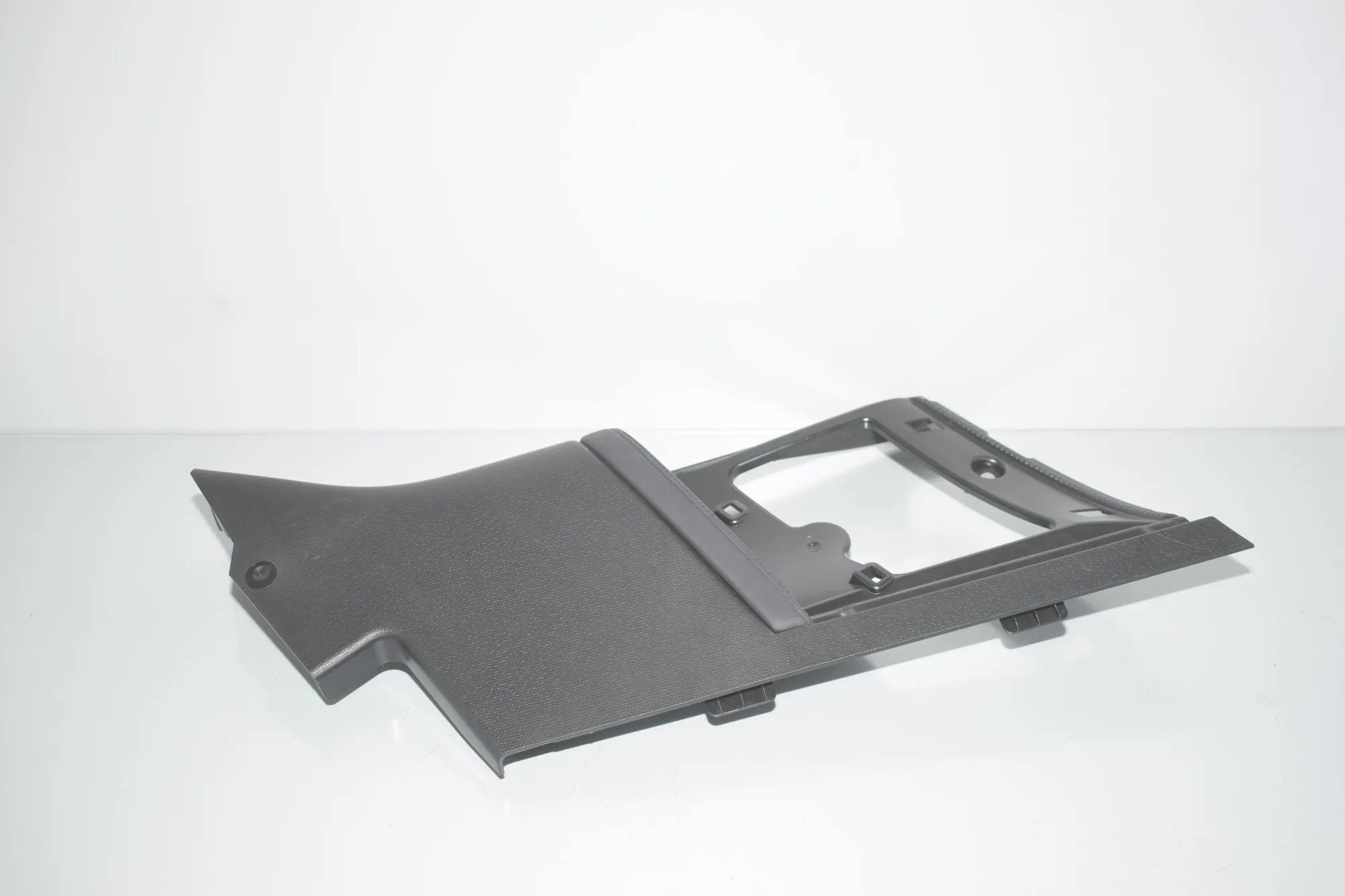 Right Side Pillar Trim – OEM 7272428 · BMW i3 (I01) Electric 2019