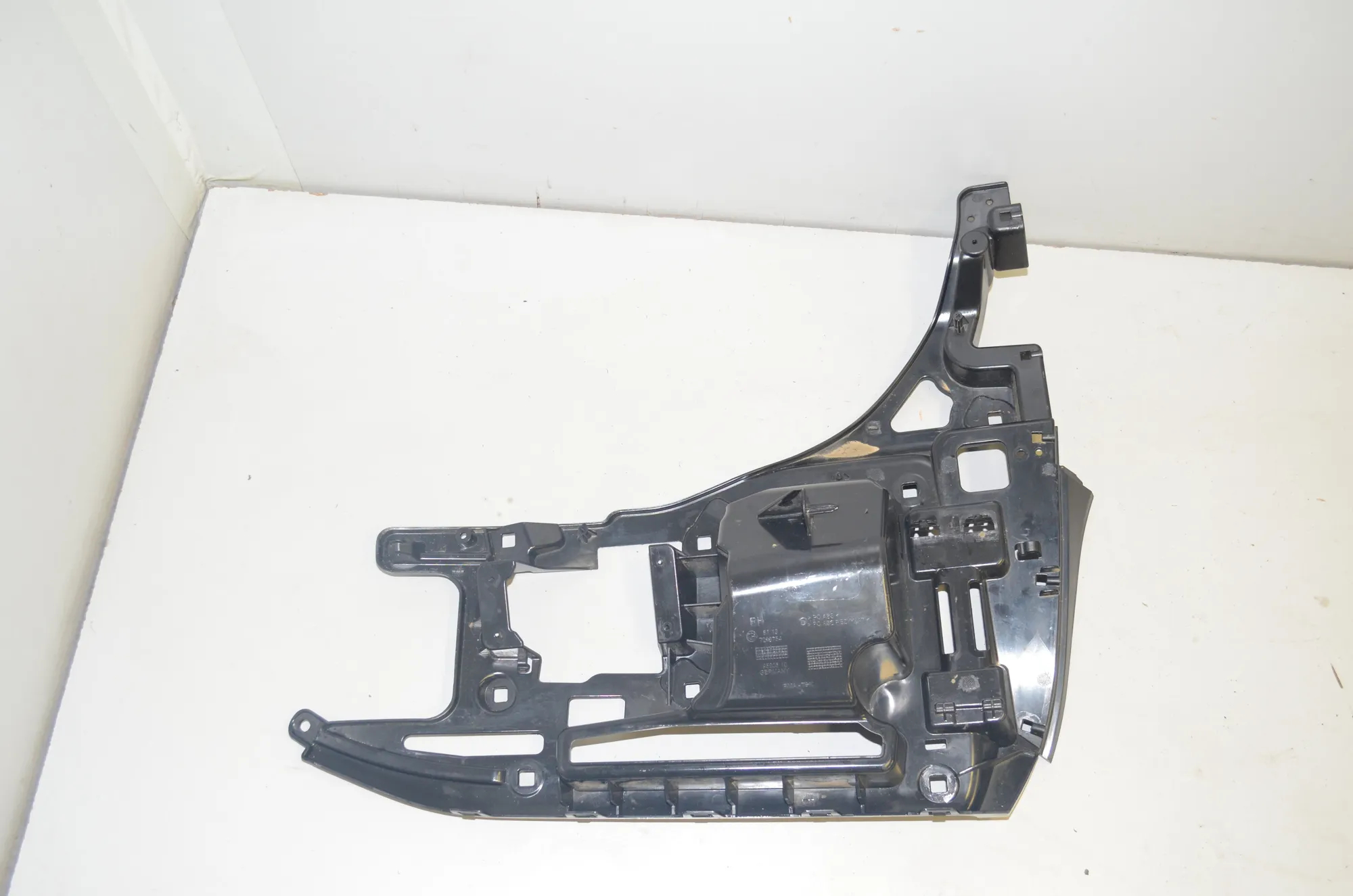Rear Right Bumper Bracket – OEM 7296754 · BMW i3 (I01) Electric 2019 – 3
