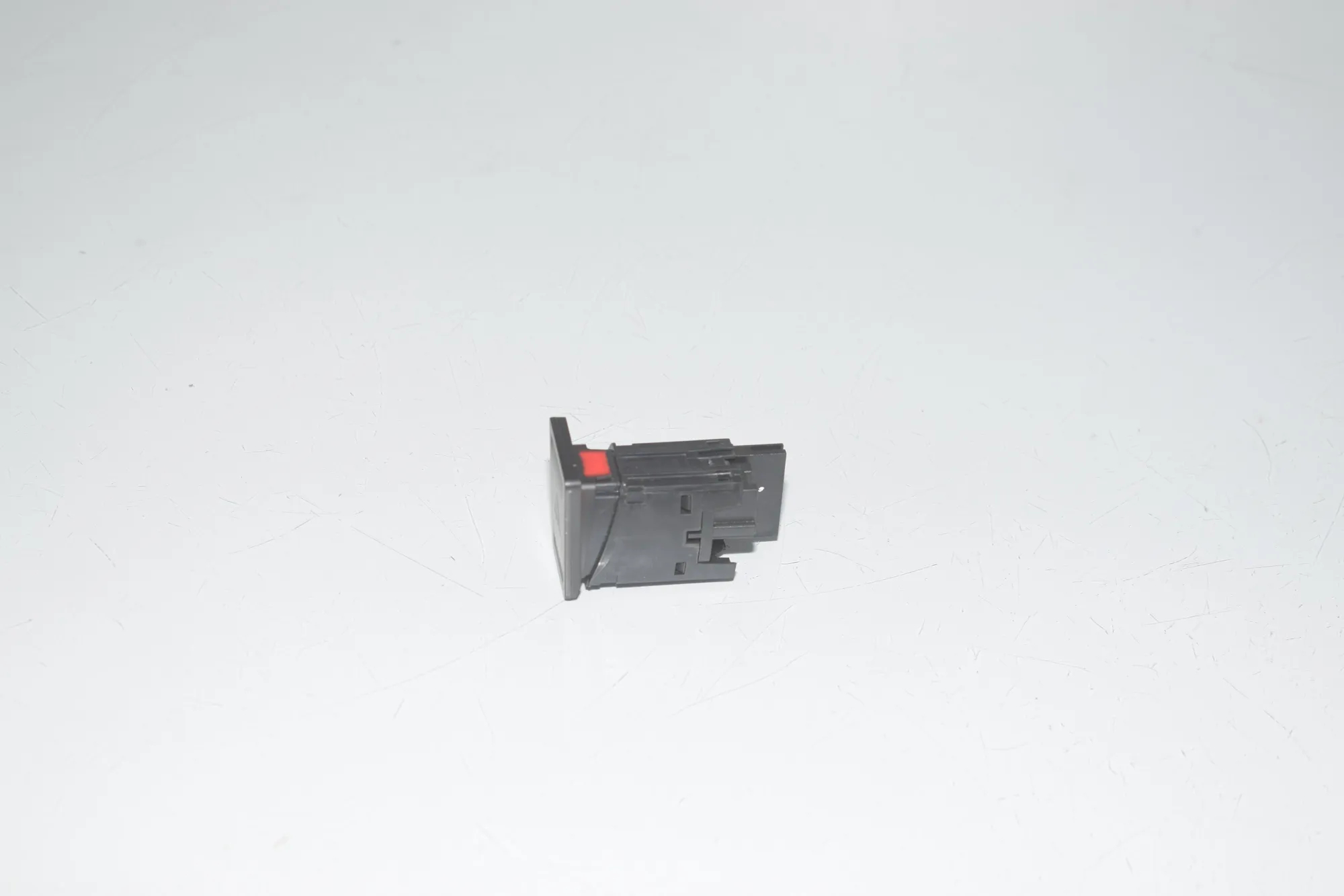Hazard Button – OEM 9389078 · BMW i3 (I01) BMW i3 (I01) Hybrid 2020 – 2