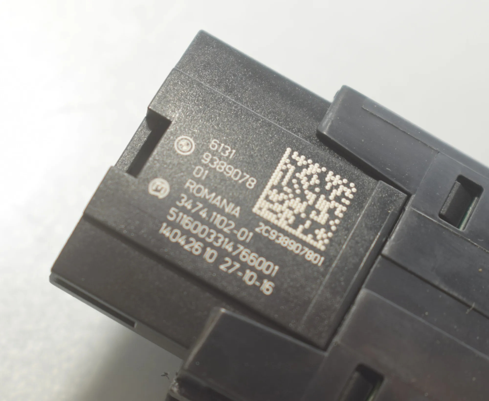 Hazard Button – OEM 9389078 · BMW i3 (I01) BMW i3 (I01) Hybrid 2020 – 5