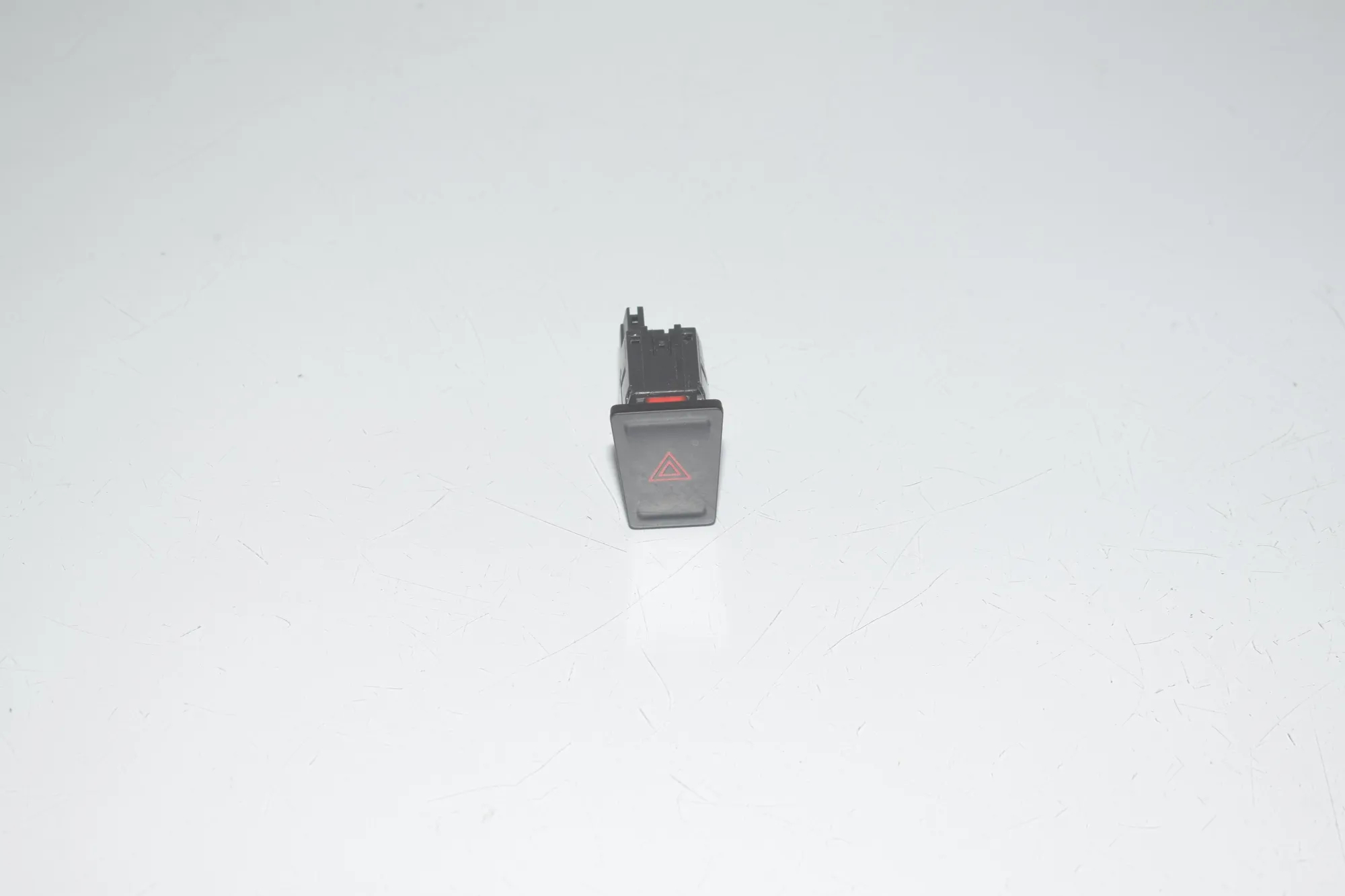 Hazard Button – OEM 9389078 · BMW i3 (I01) BMW i3 (I01) Hybrid 2020