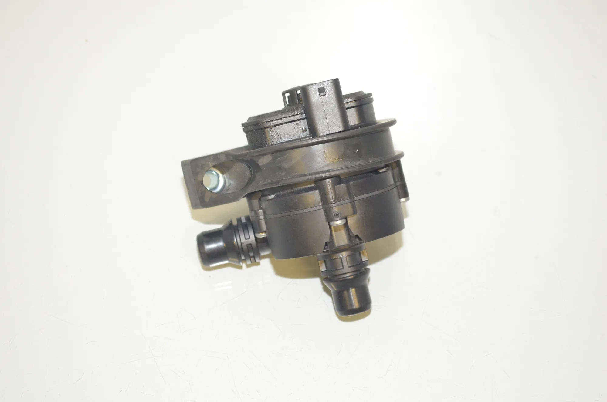Auxiliary Water Pump – OEM 8486848 · BMW X1 (F48) xDrive 20 i 2019 – 2