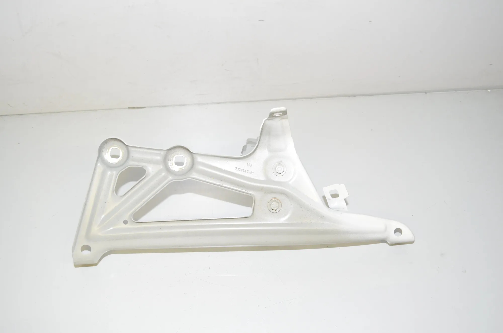 Bracket – OEM 7329447 · BMW X1 (F48) xDrive 20 i 2019 – 3
