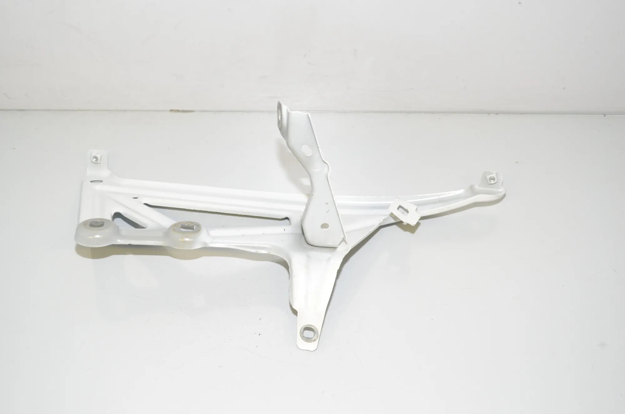 Bracket – OEM 7329447 · BMW X1 (F48) xDrive 20 i 2019 – 2
