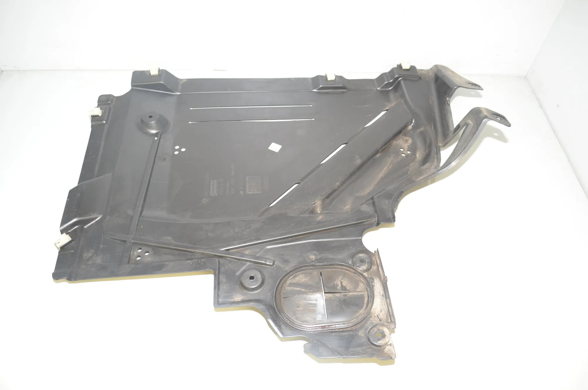 Rear Left Underbody Cover – OEM 7354759 · BMW X1 (F48) xDrive 20 i 2019 – 3