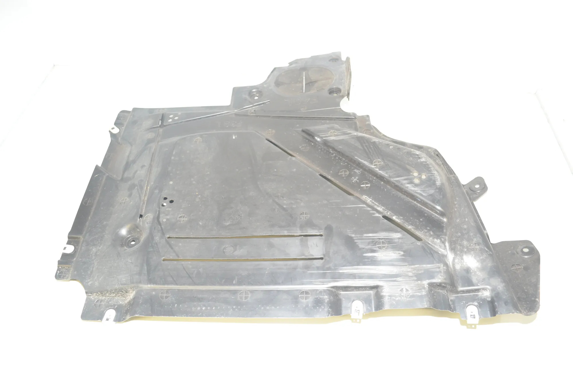 Rear Left Underbody Cover – OEM 7354759 · BMW X1 (F48) xDrive 20 i 2019 – 2
