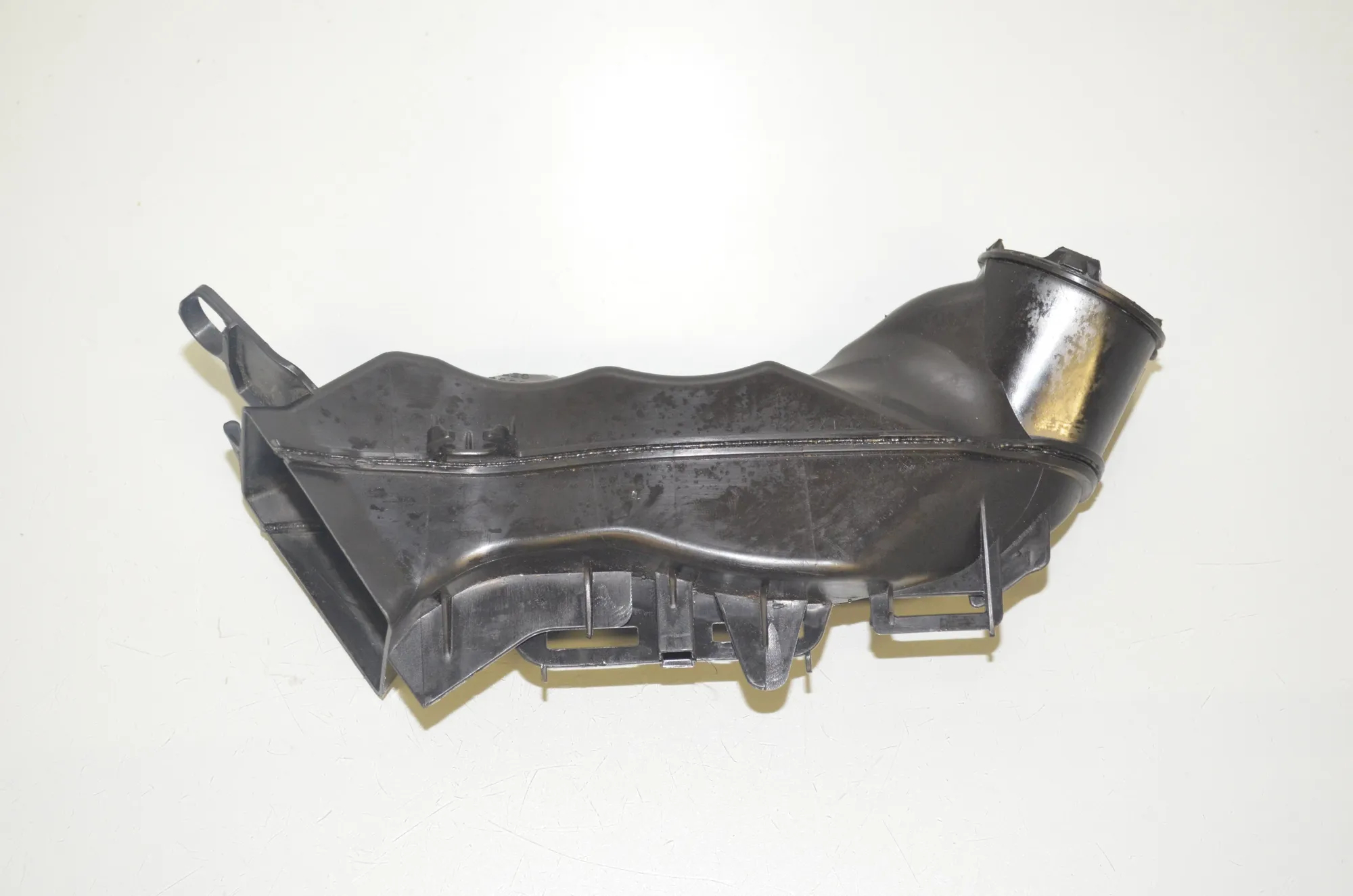 Interior Air Duct Channel – OEM 7355438 · BMW X1 (F48) xDrive 20 i 2019 – 3