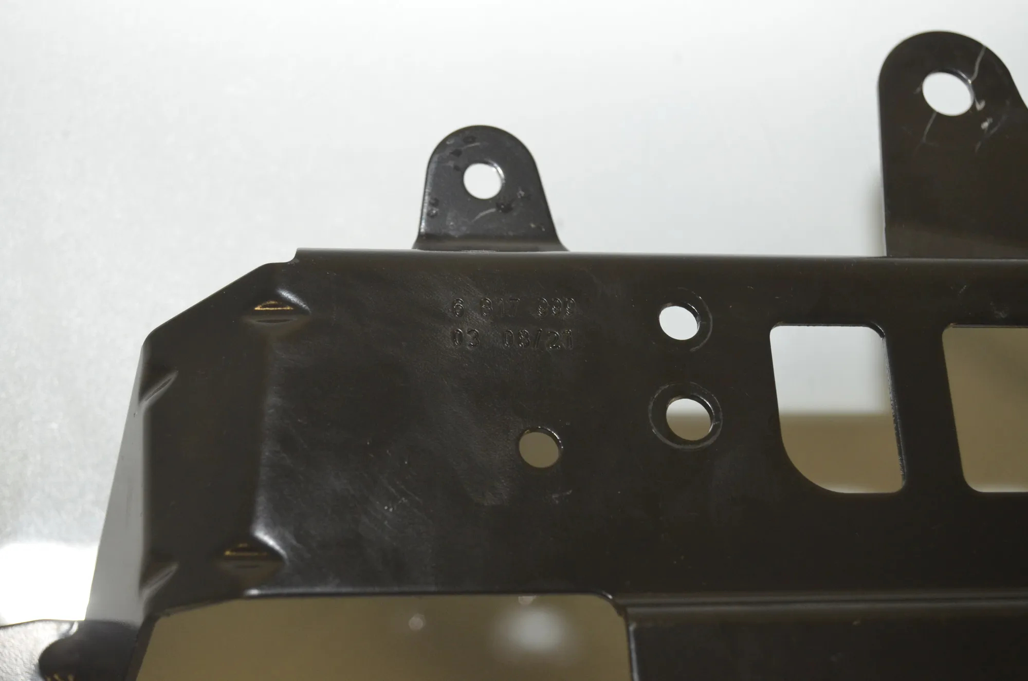 Bracket – OEM 6817999 · BMW 3 (G20, G28) (2018 - -) 330 e Plug-in-Hybrid 2021 – 4