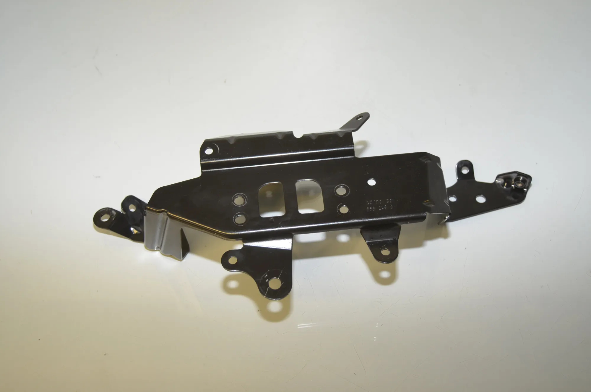 Bracket – OEM 6817999 · BMW 3 (G20, G28) (2018 - -) 330 e Plug-in-Hybrid 2021