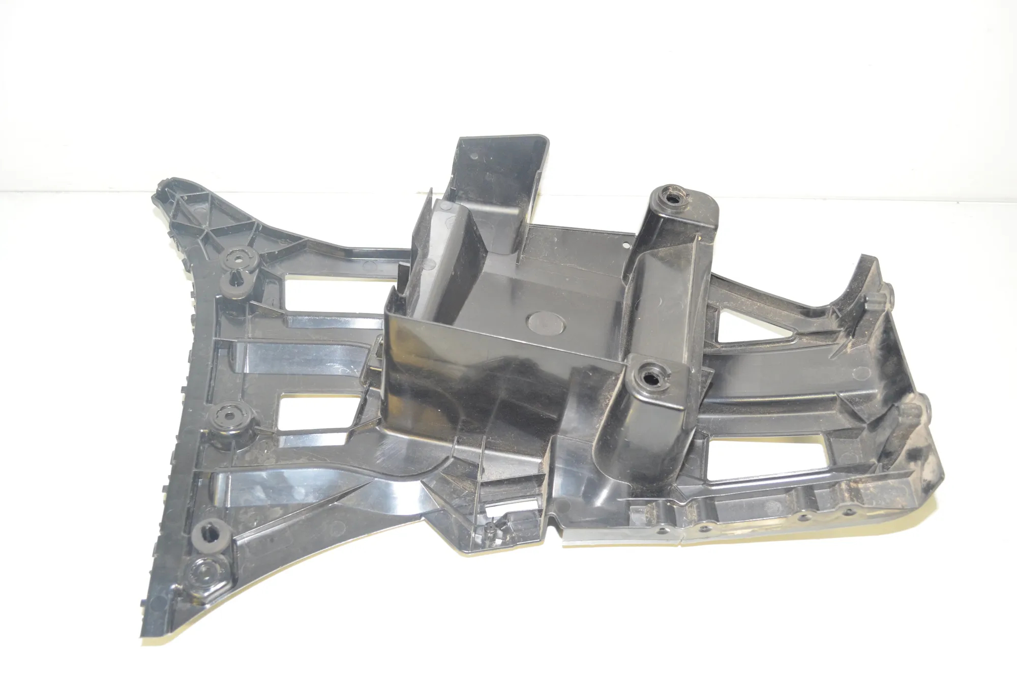 Rear Right Bumper Bracket – OEM 7332318 · BMW X1 (F48) xDrive 20 i 2019 – 3