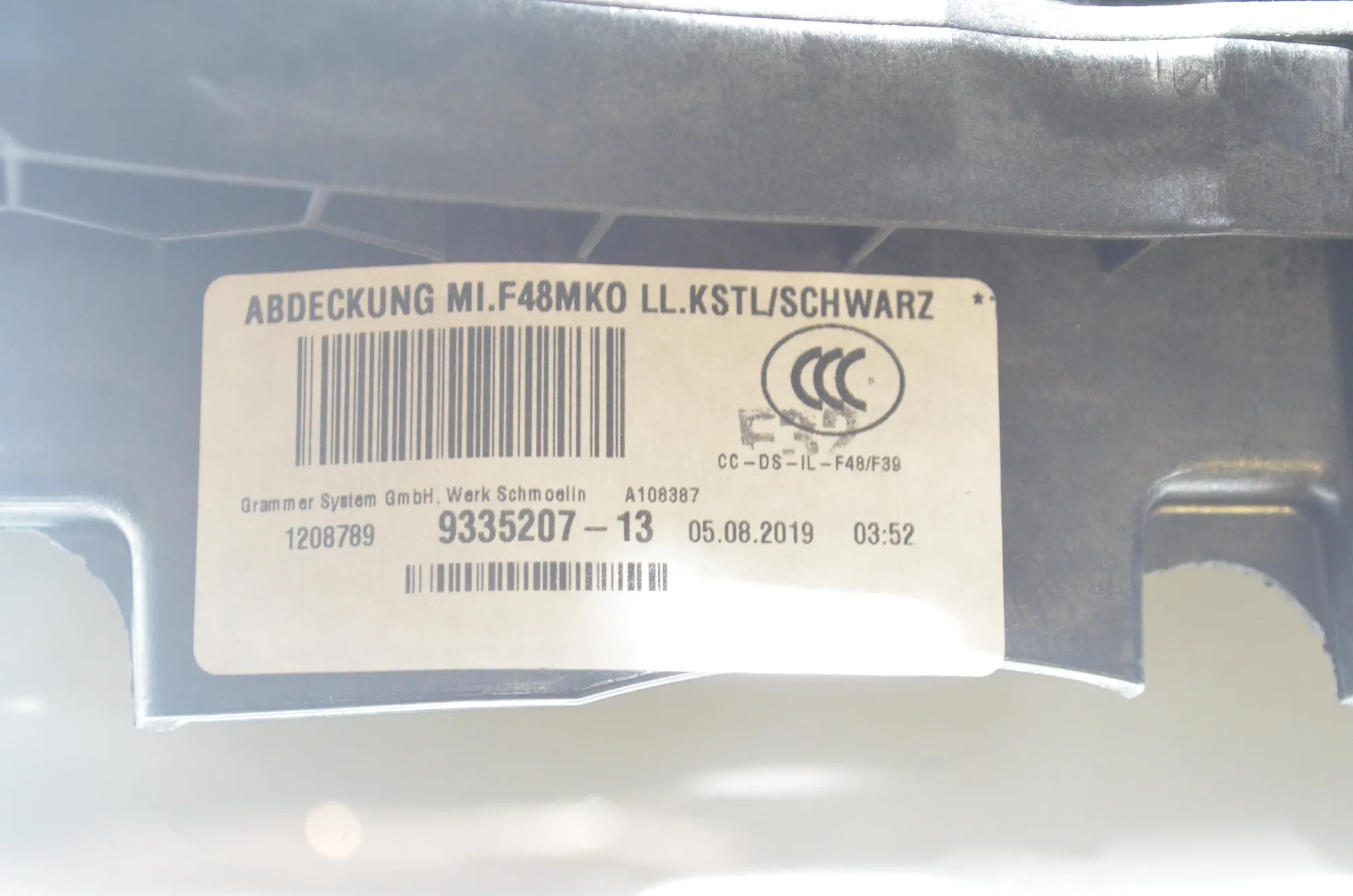 Center Console Trim – OEM 9335207 · BMW X1 (F48) xDrive 20 i 2019 – 4