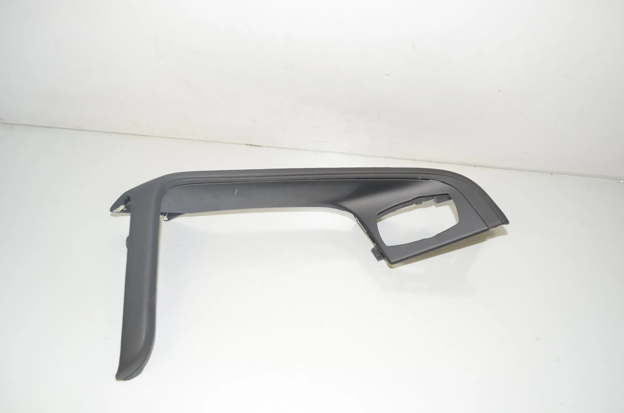 Center Console Trim – OEM 9335207 · BMW X1 (F48) xDrive 20 i 2019