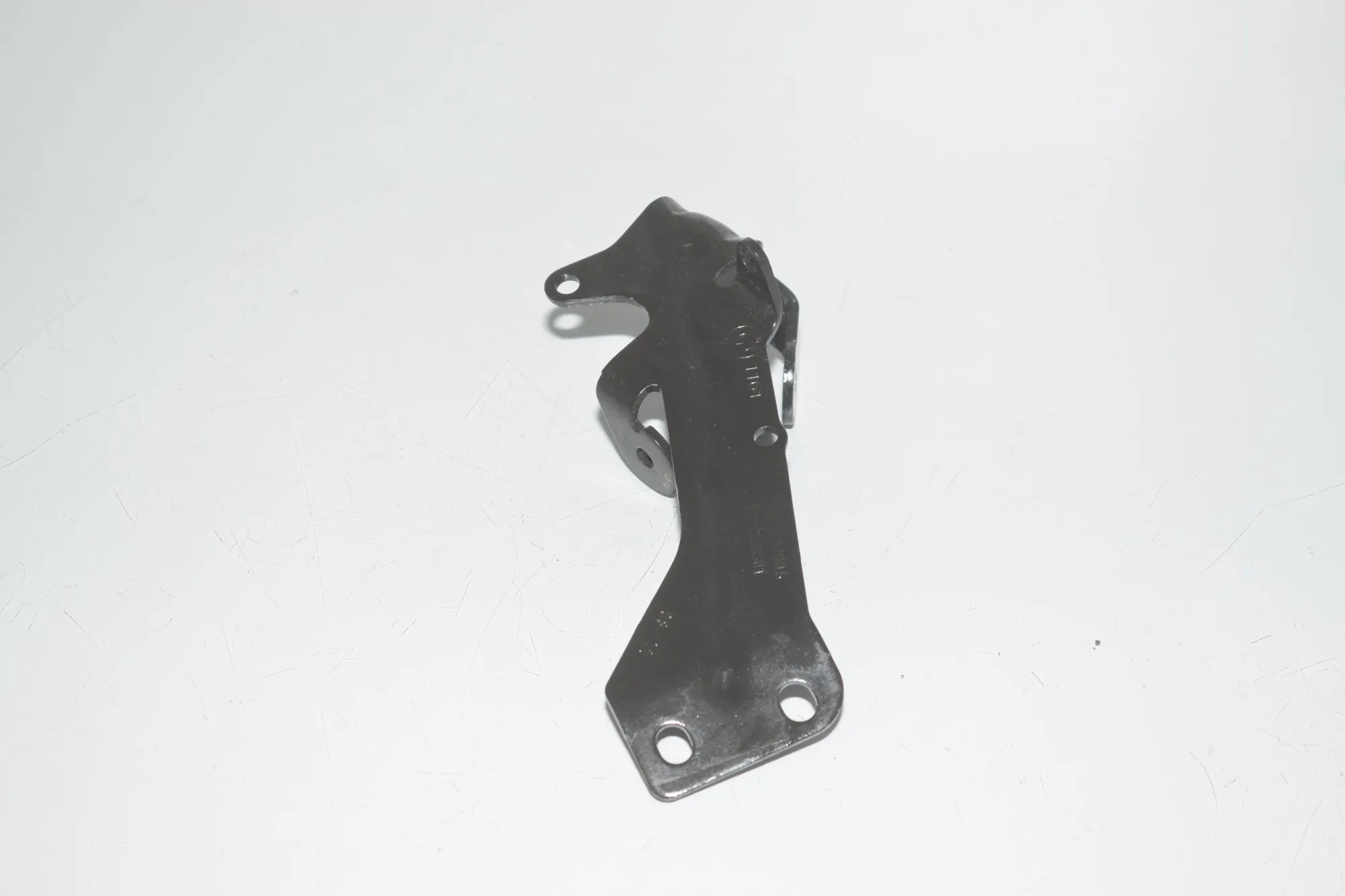 Bracket – OEM 8647979 · BMW 3 (G20, G28) (2018 - -) 330 e Plug-in-Hybrid 2021 – 2
