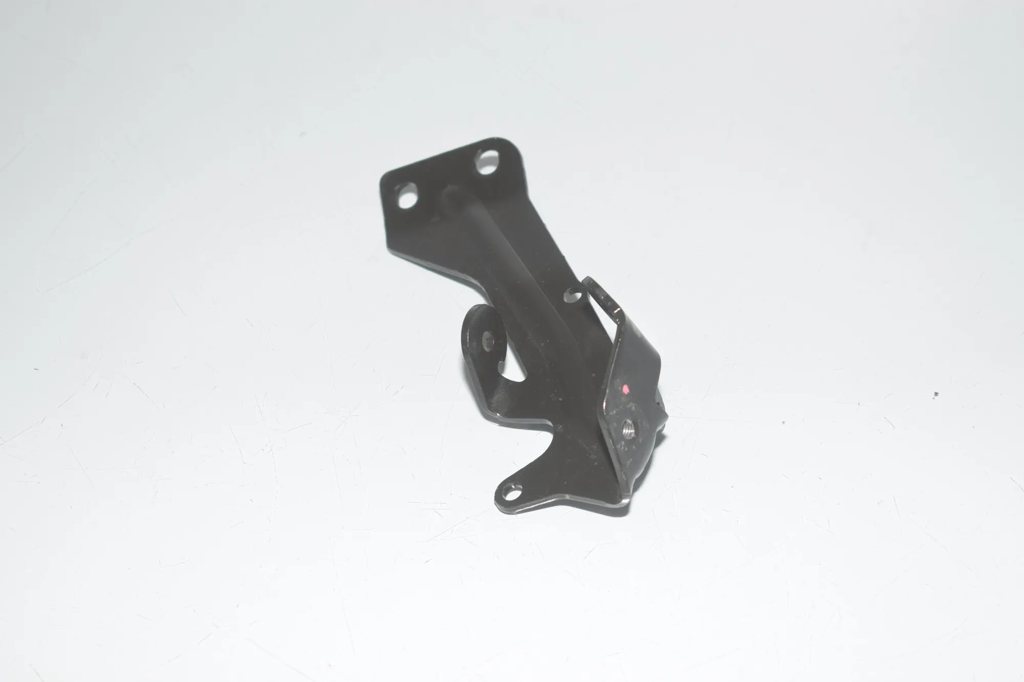 Bracket – OEM 8647979 · BMW 3 (G20, G28) (2018 - -) 330 e Plug-in-Hybrid 2021 – 4