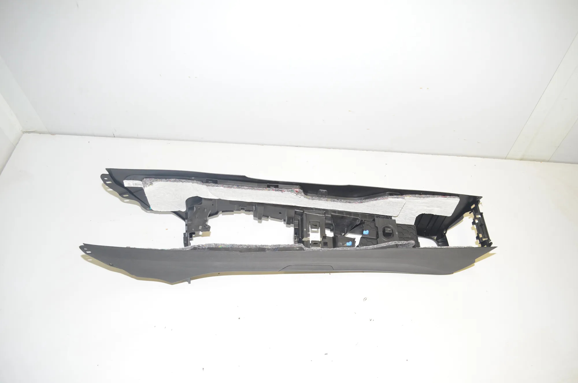 Center Console – OEM 9335198 · BMW X1 (F48) xDrive 20 i 2019 – 4