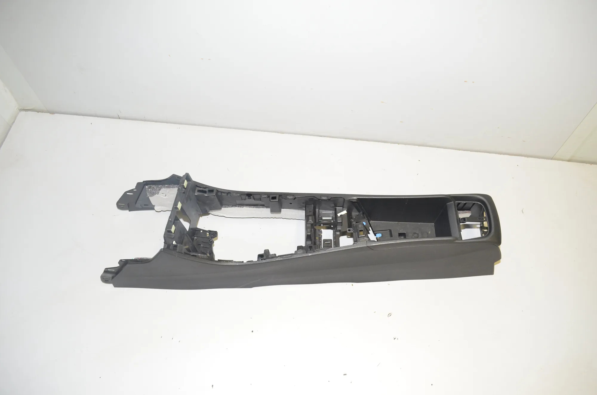 Center Console – OEM 9335198 · BMW X1 (F48) xDrive 20 i 2019 – 3