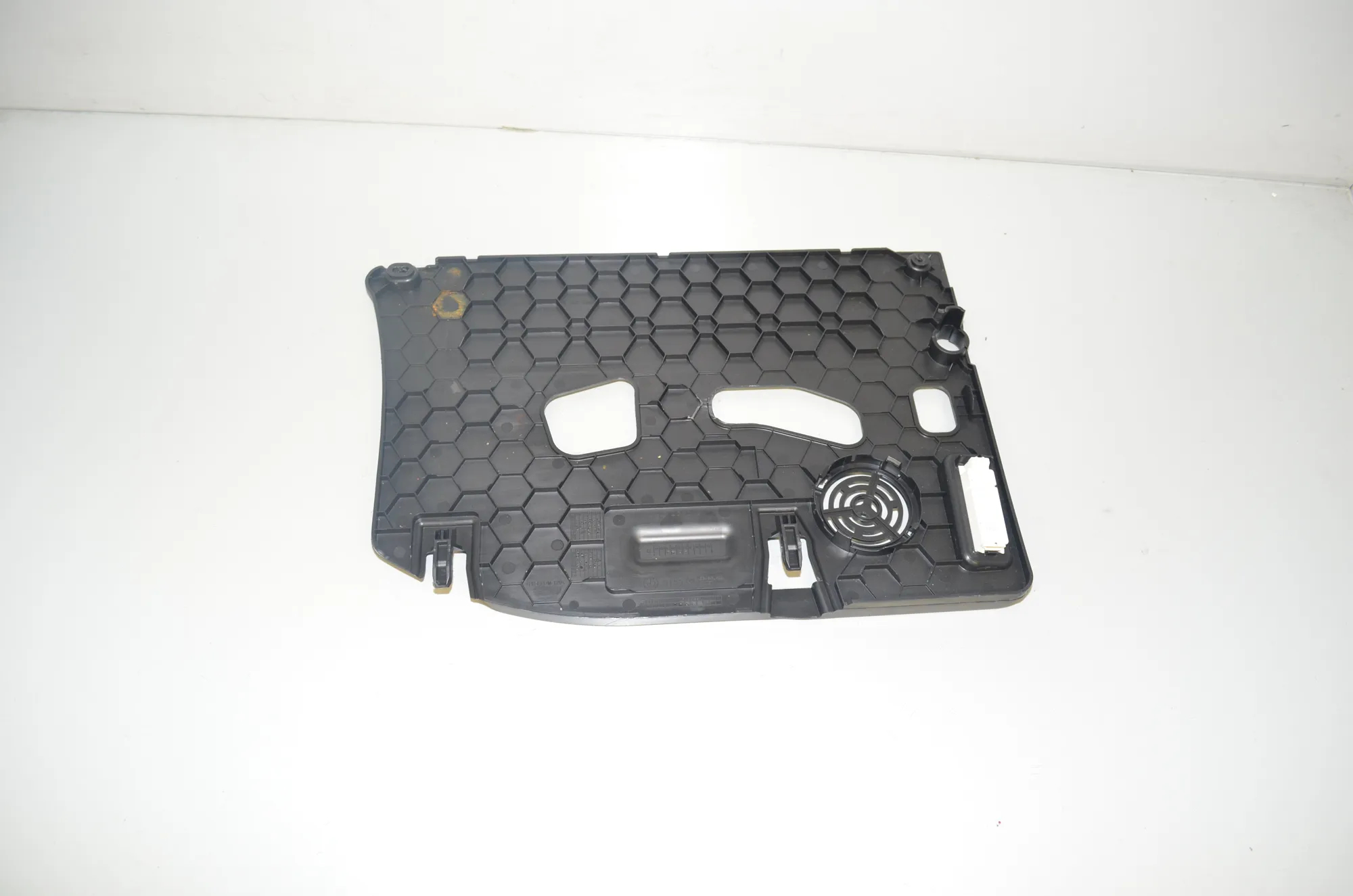 Dashboard Lower Trim – OEM 9333289 · BMW X1 (F48) xDrive 20 i 2019 – 3