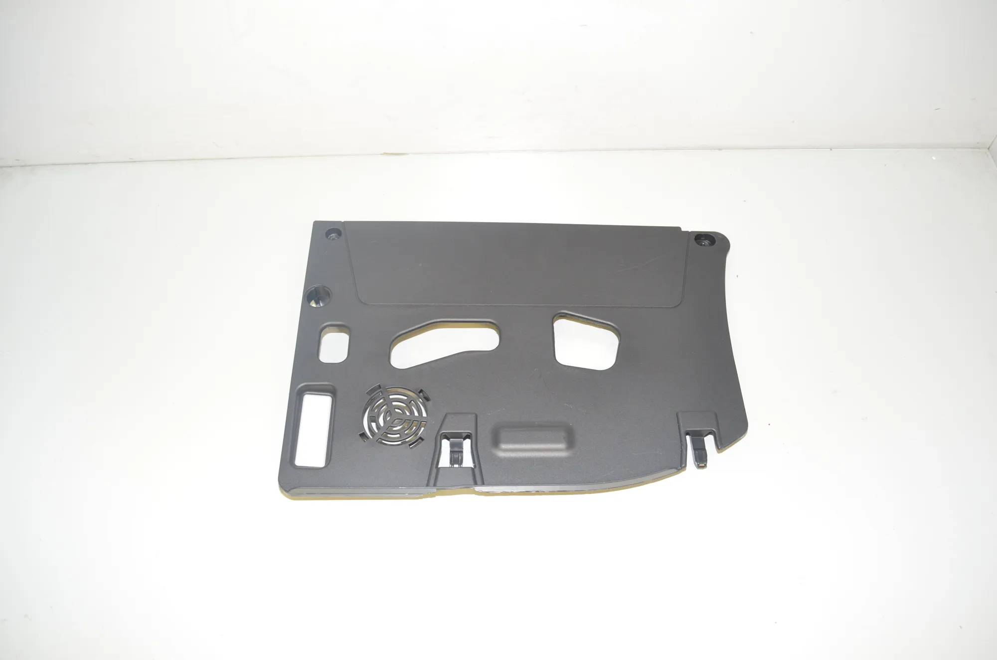 Dashboard Lower Trim – OEM 9333289 · BMW X1 (F48) xDrive 20 i 2019