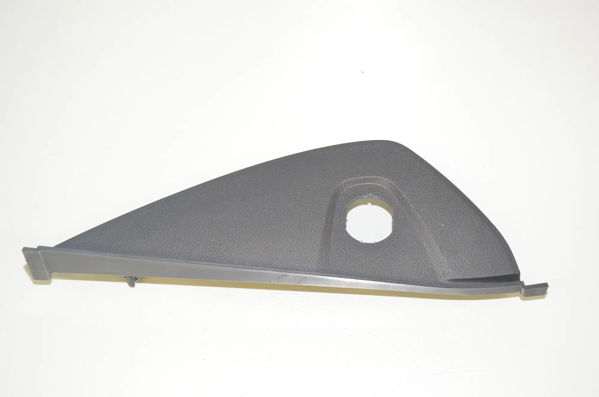 Dashboard Side Trim – OEM 9292146 · BMW X1 (F48) xDrive 20 i 2019 – 2
