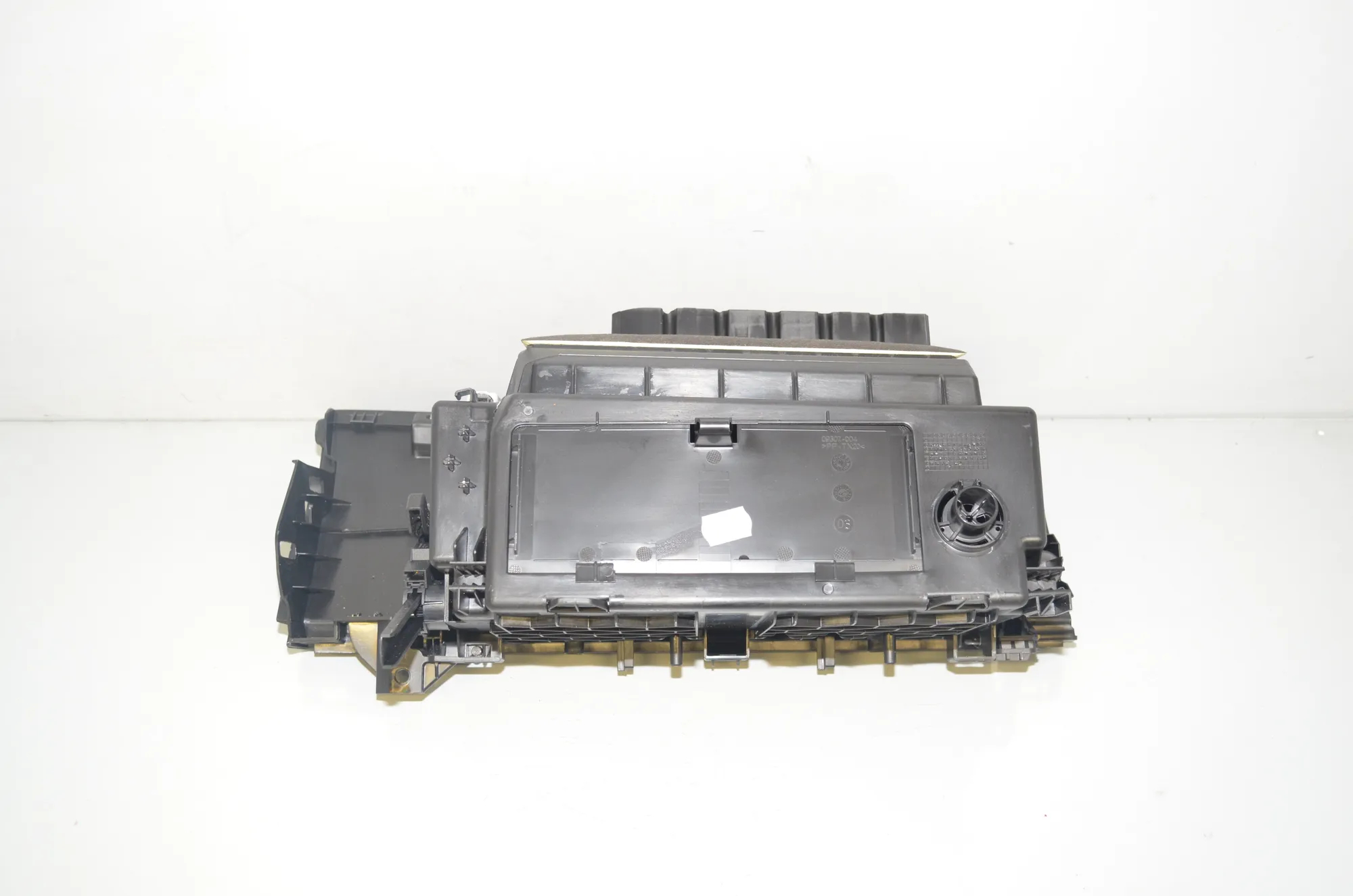 Glove Compartment – OEM 6965758 · BMW X1 (F48) xDrive 20 i 2019 – 3