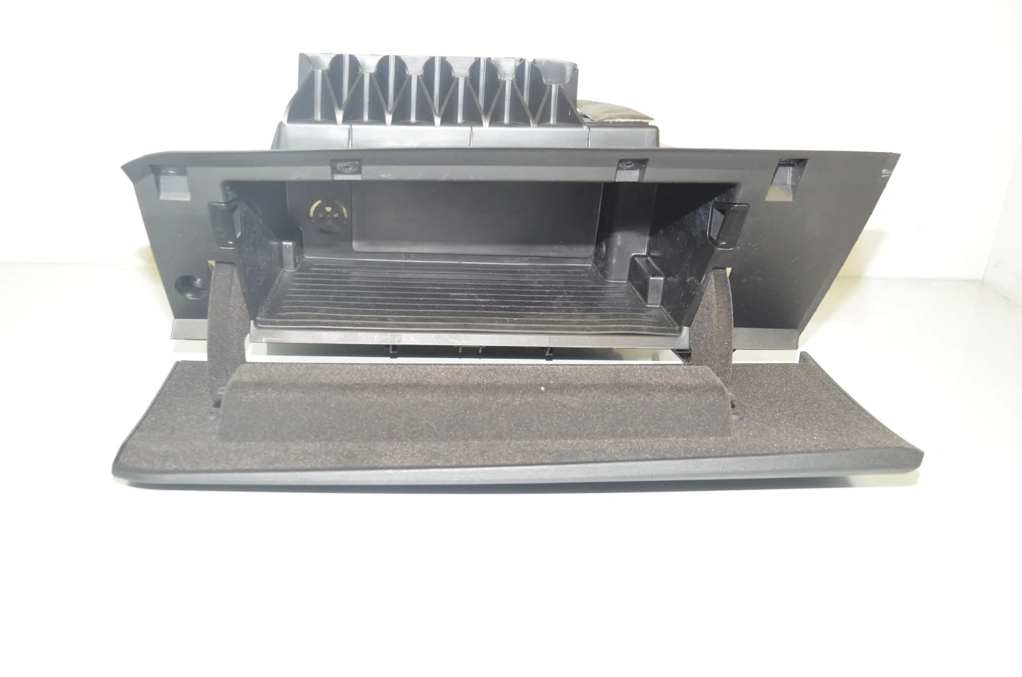 Glove Compartment – OEM 6965758 · BMW X1 (F48) xDrive 20 i 2019 – 4