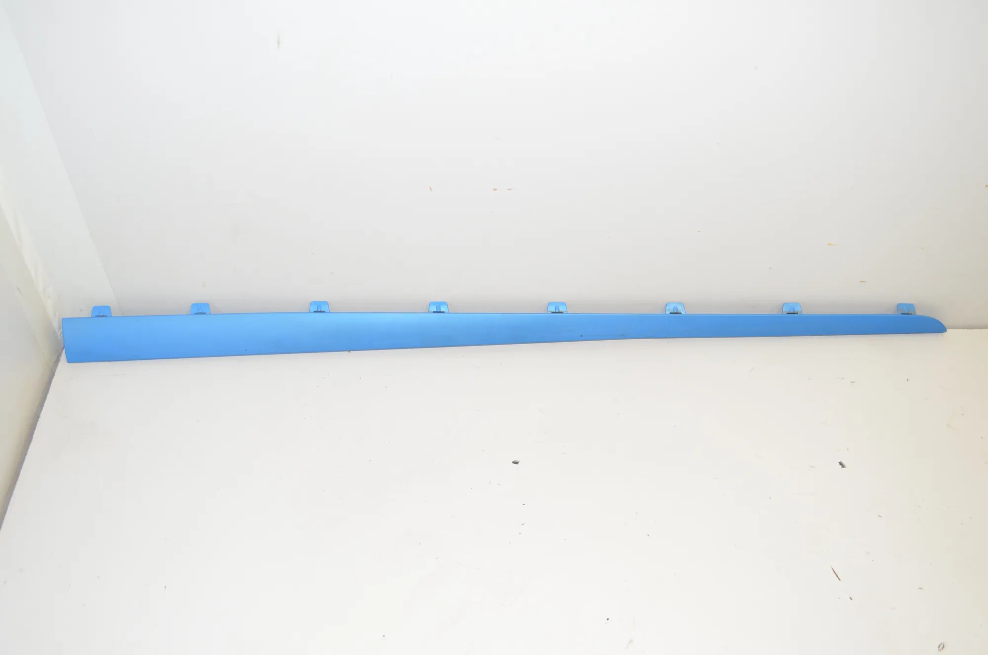 Right Side Plastic Sideskirt Cover – OEM 727584 · BMW i3 (I01) Electric 2019